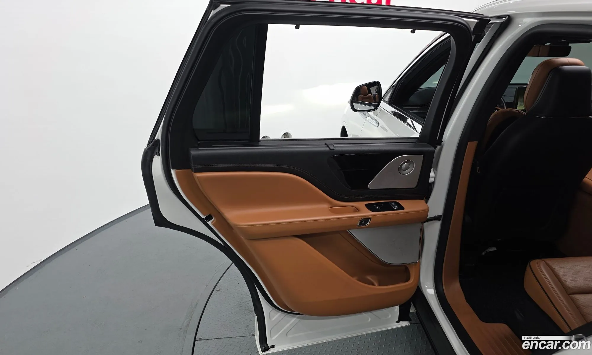 Lincoln Aviator 2020 5LM5J9XC2LGL33134 — 41