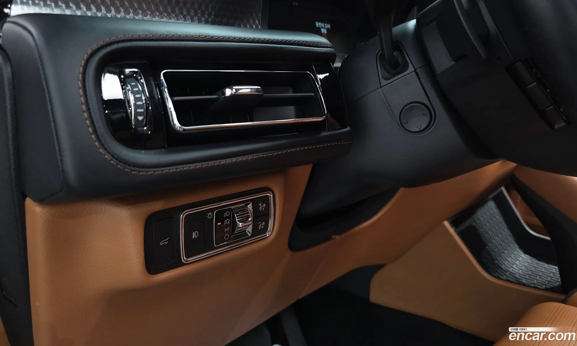 Lincoln Aviator 2020 5LM5J9XC2LGL33134 — 27