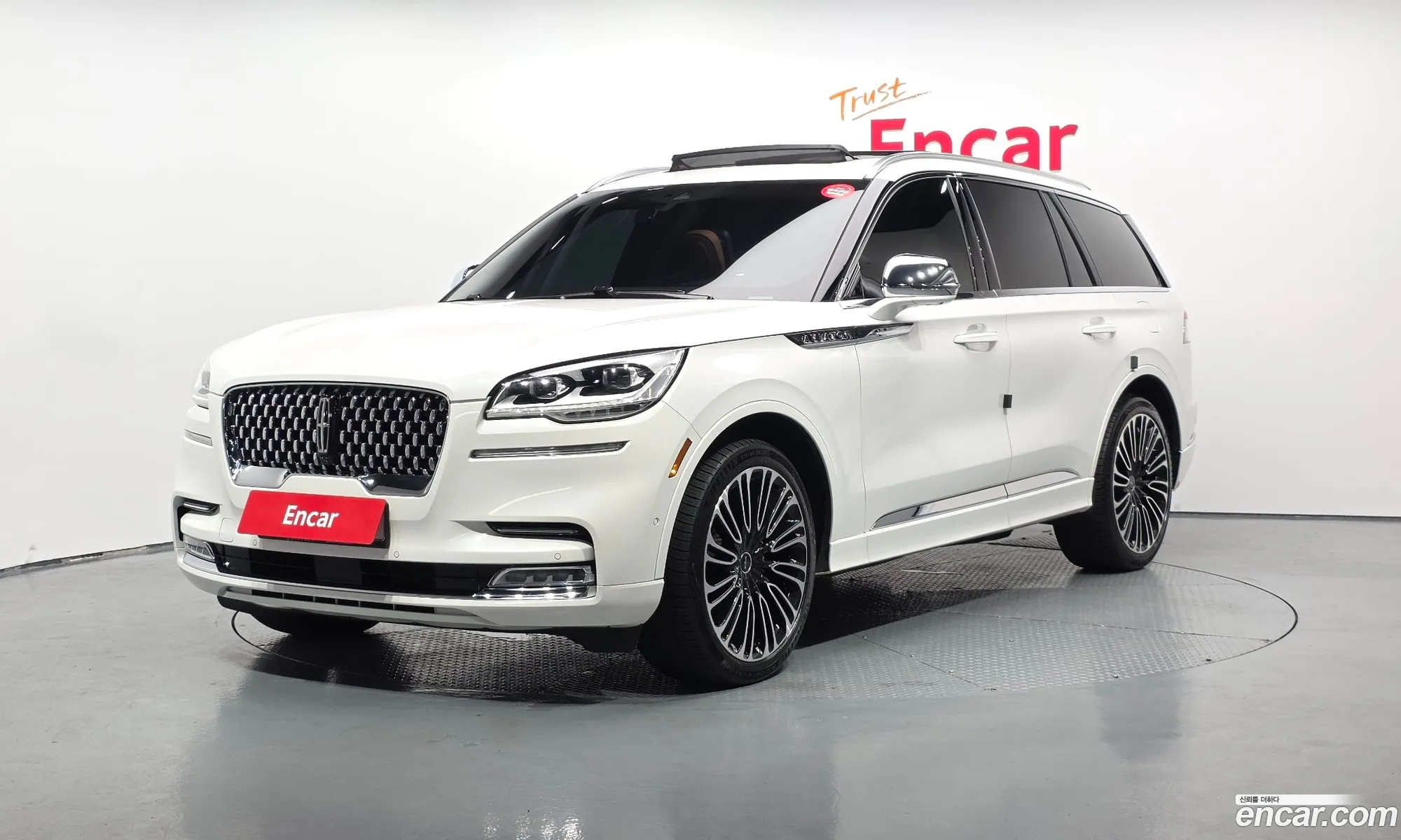 Lincoln Aviator 2020 5LM5J9XC2LGL33134 — 8