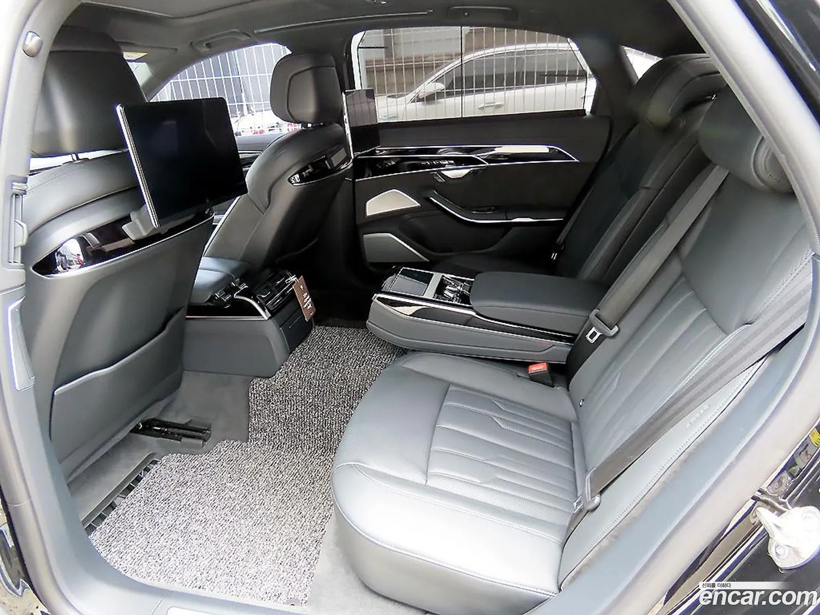 Audi A8 2021 — 12