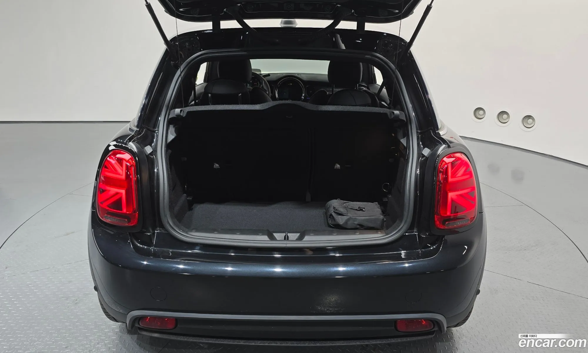 Mini Cooper Electric 2023 WMW11DJ01P2U07909 — 4