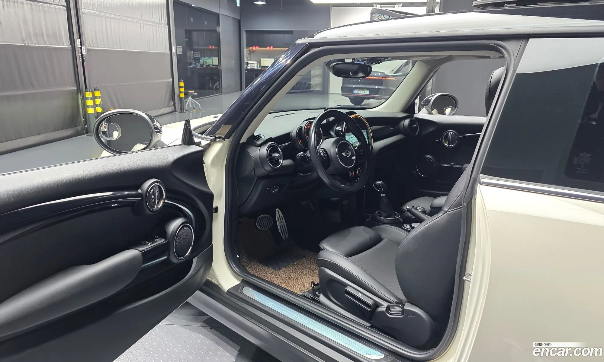 Mini Cooper 2017 WMWXP5105H3A98815 — 19