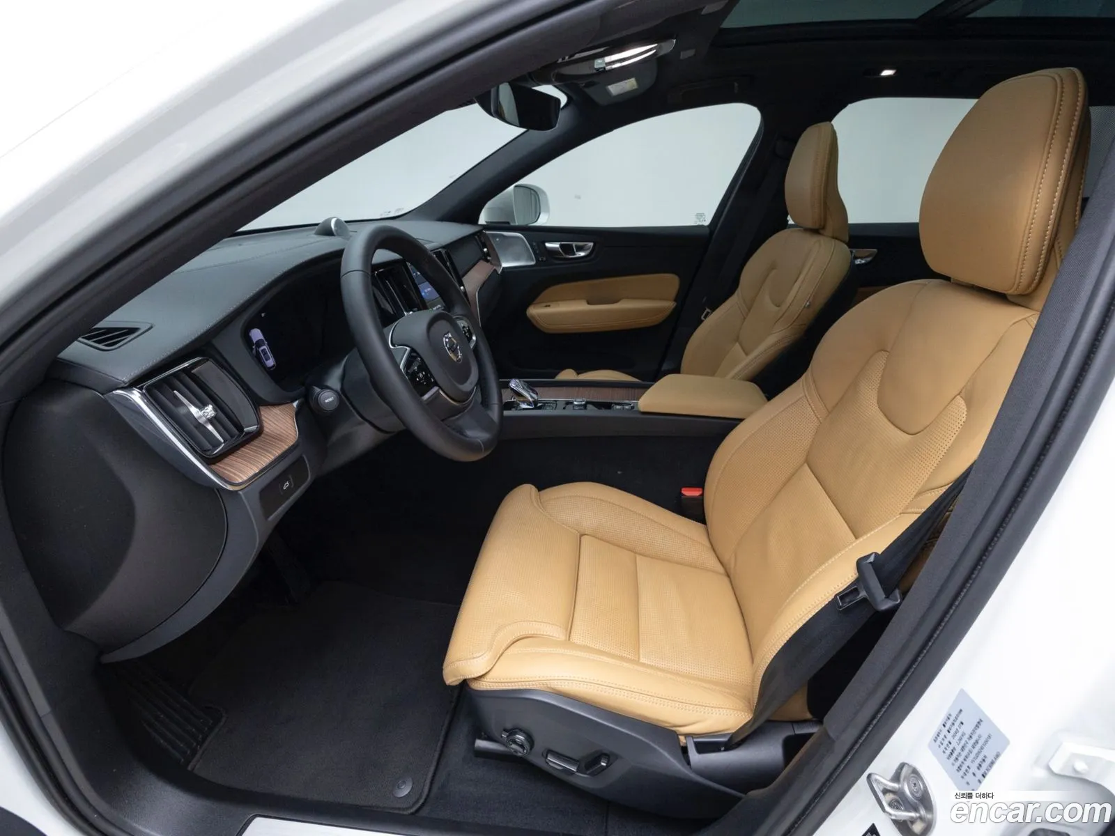 Volvo XC60 2024 — 2