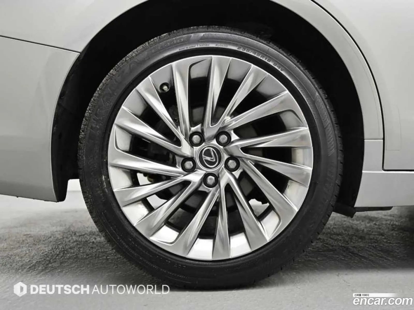 Lexus ES300h 7th Gen 2024 — 7