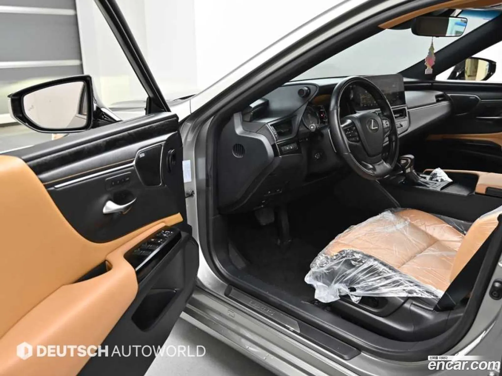 Lexus ES300h 7th Gen 2024 — 4