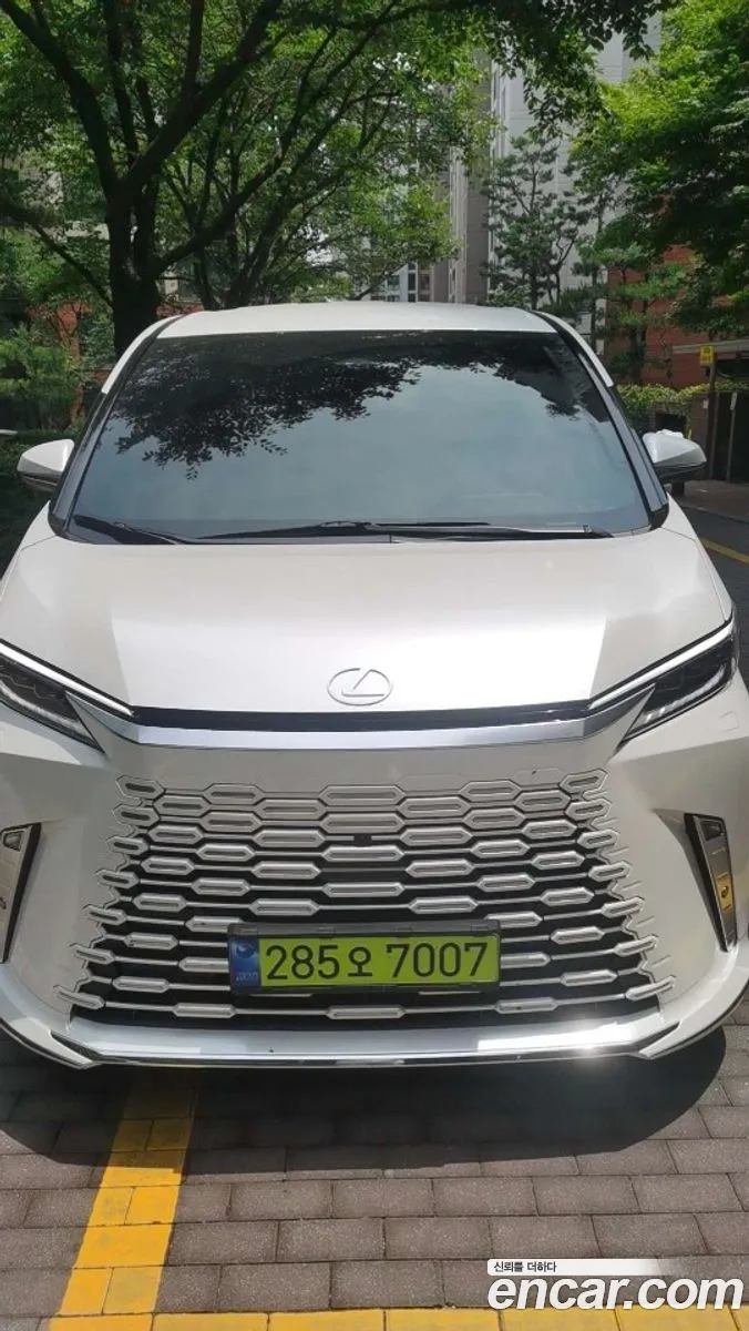 Lexus LM 2024 — 6