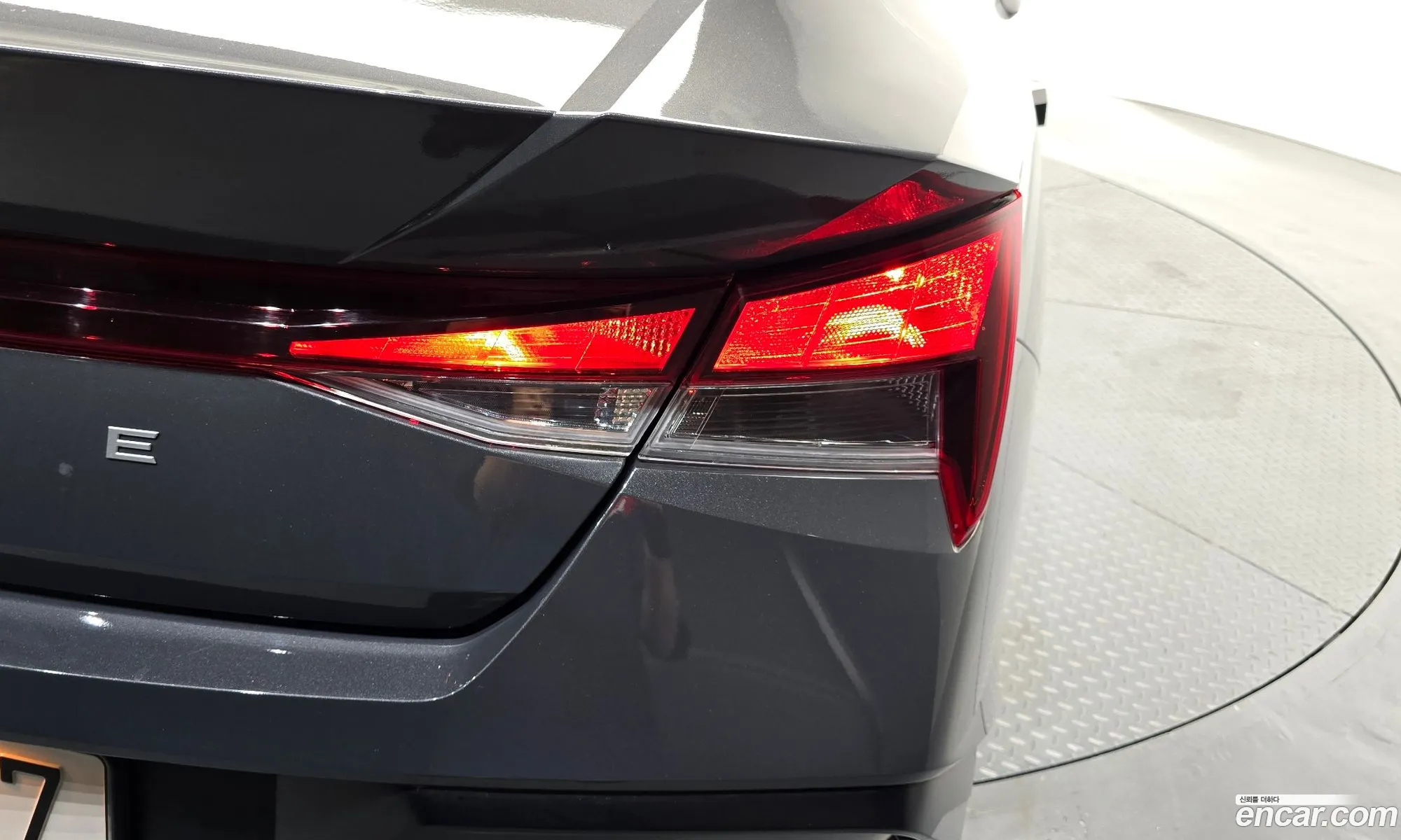 Hyundai Elantra Hybrid 2023 — 11