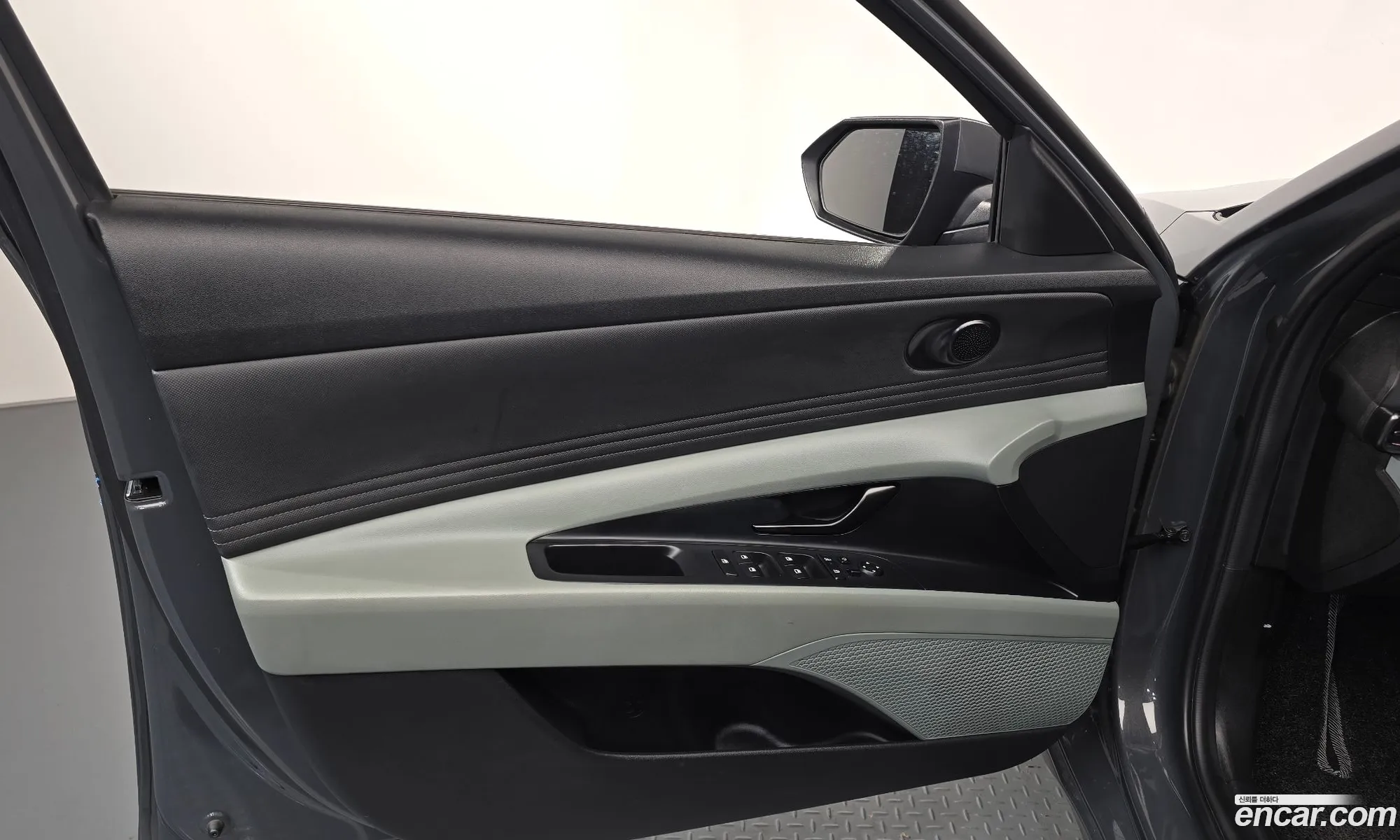 Hyundai Elantra Hybrid 2023 — 18