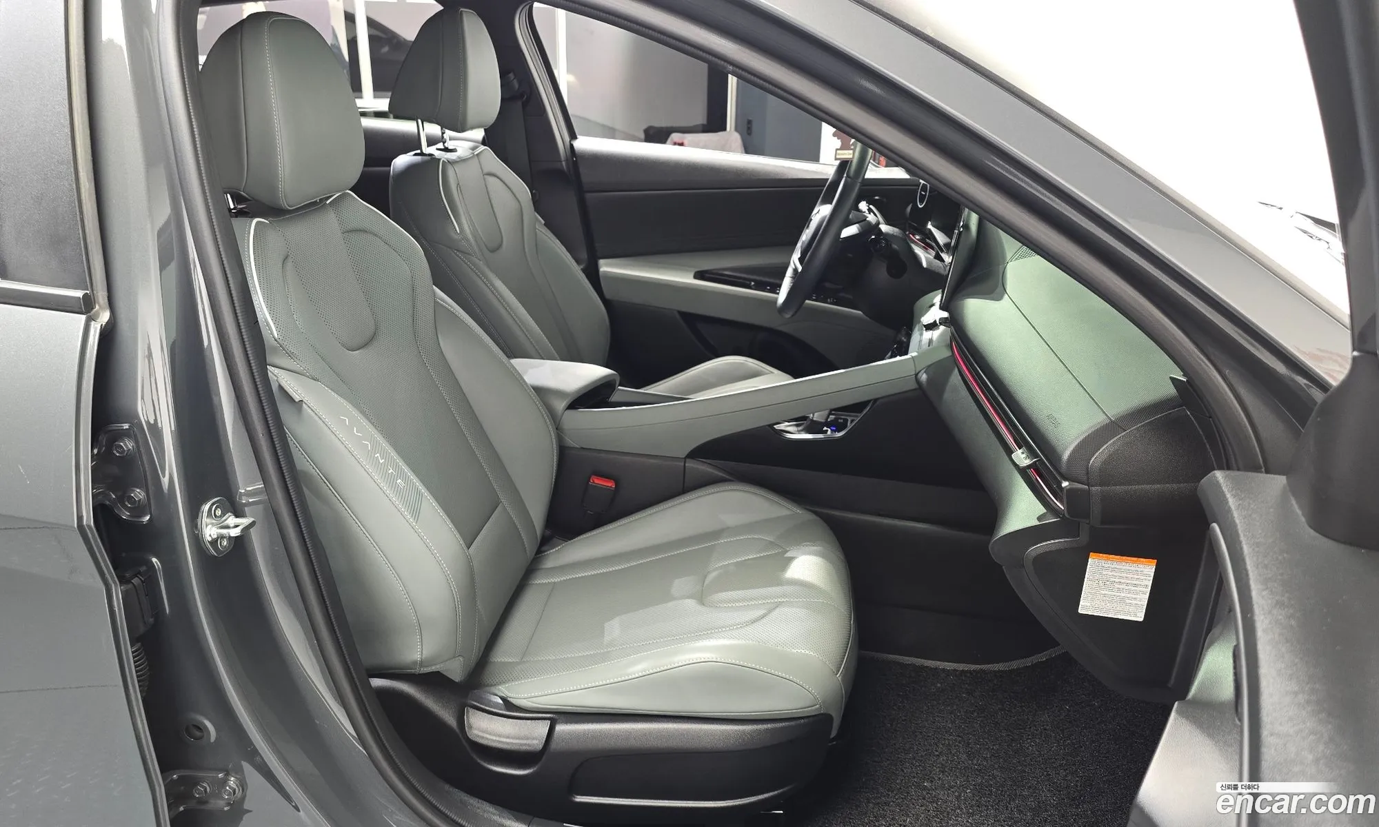 Hyundai Elantra Hybrid 2023 — 19