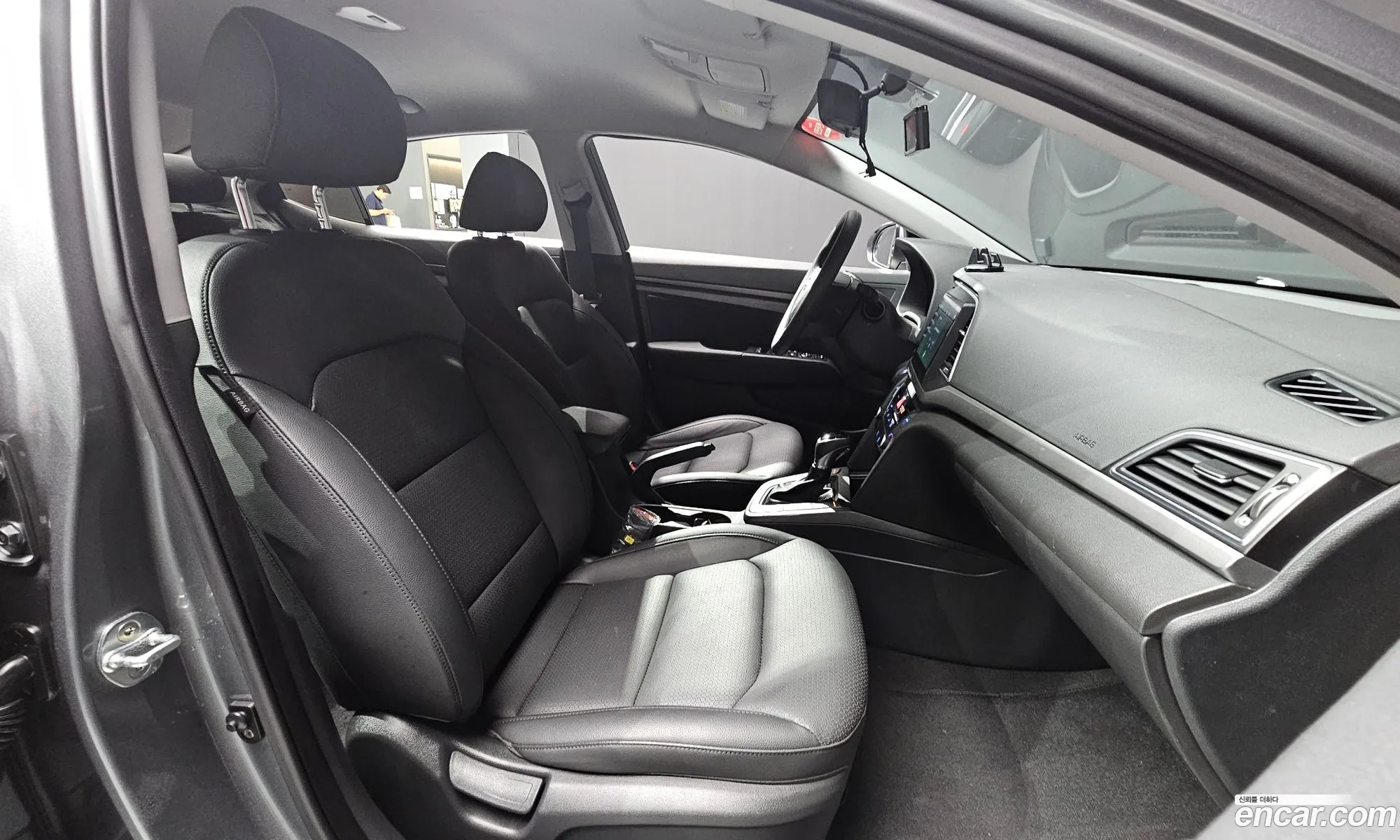 Hyundai Elantra AD 2017 — 27