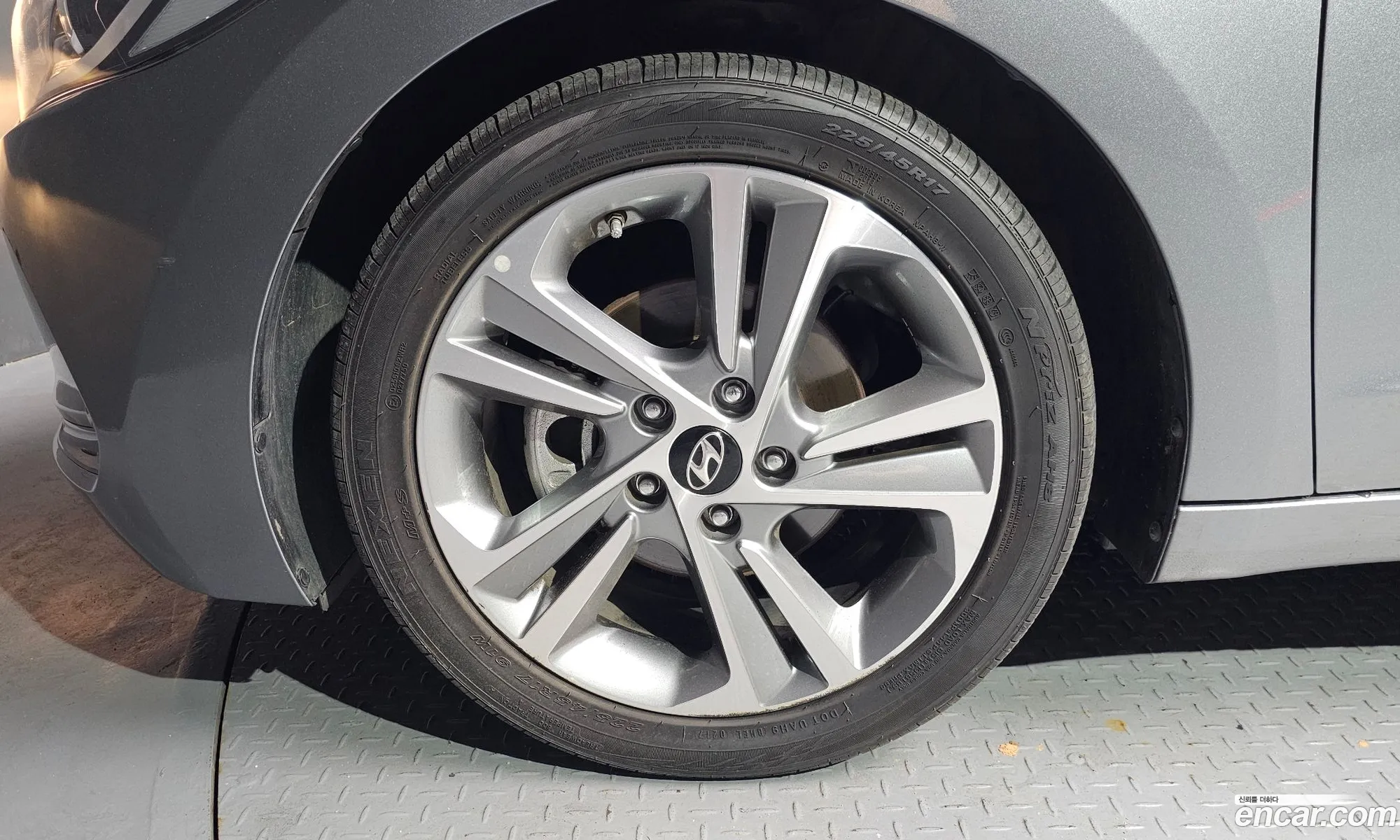 Hyundai Elantra AD 2017 — 10