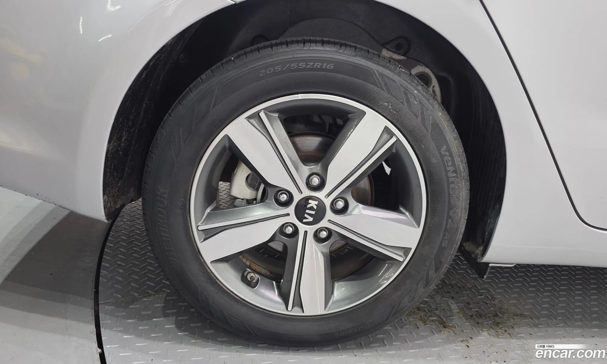 Kia K3 2017 — 24