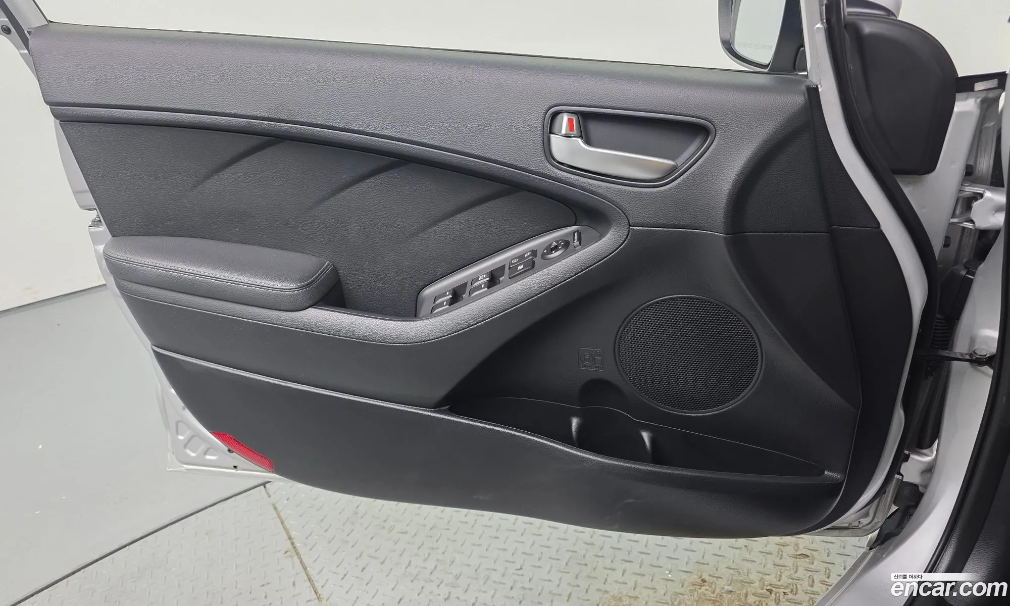 Kia K3 2017 — 18