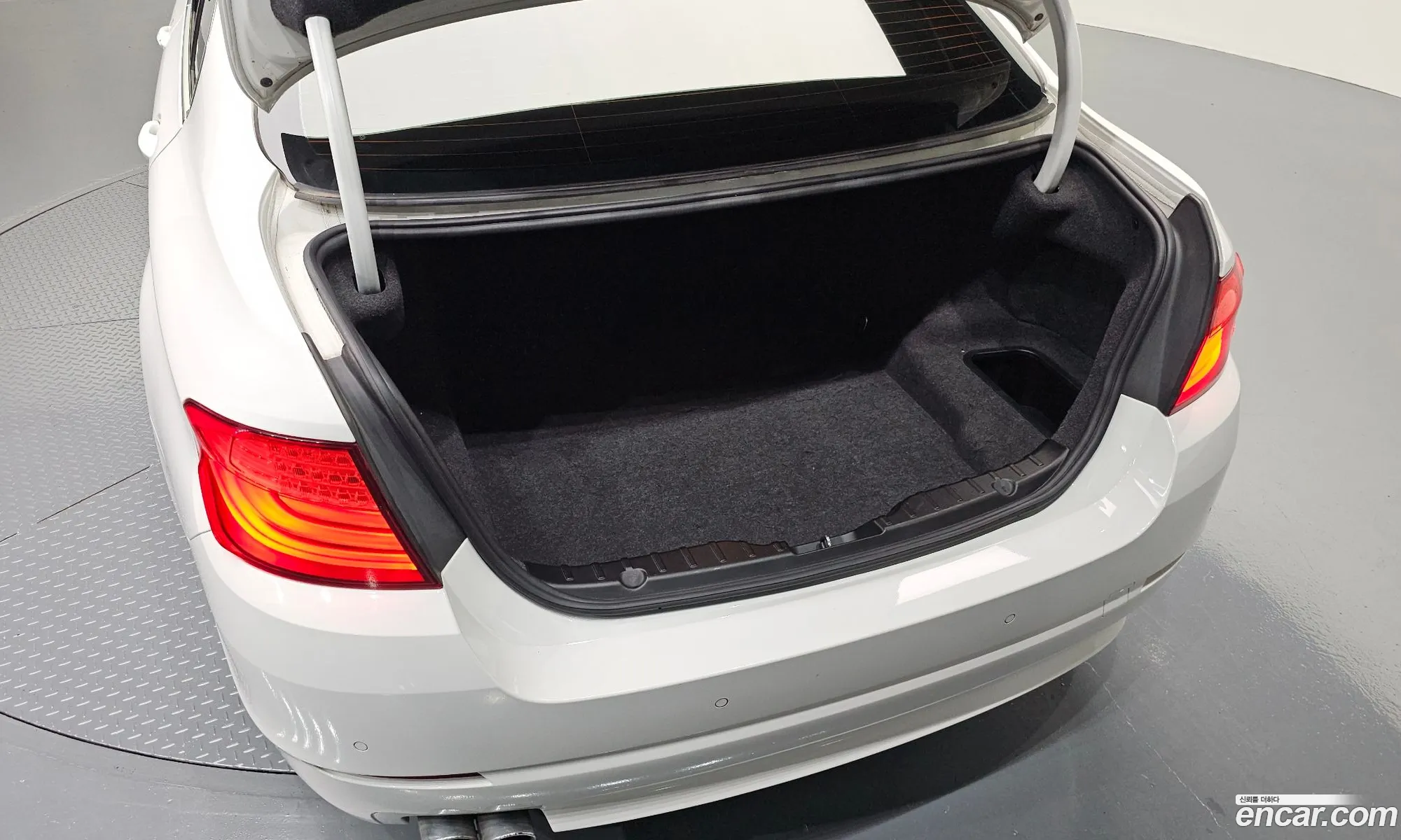 BMW 5 Series 2011 WBAFR1100BC855123 — 2