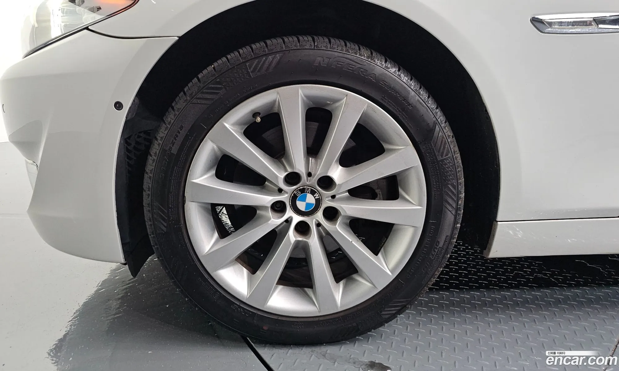 BMW 5 Series 2011 WBAFR1100BC855123 — 9