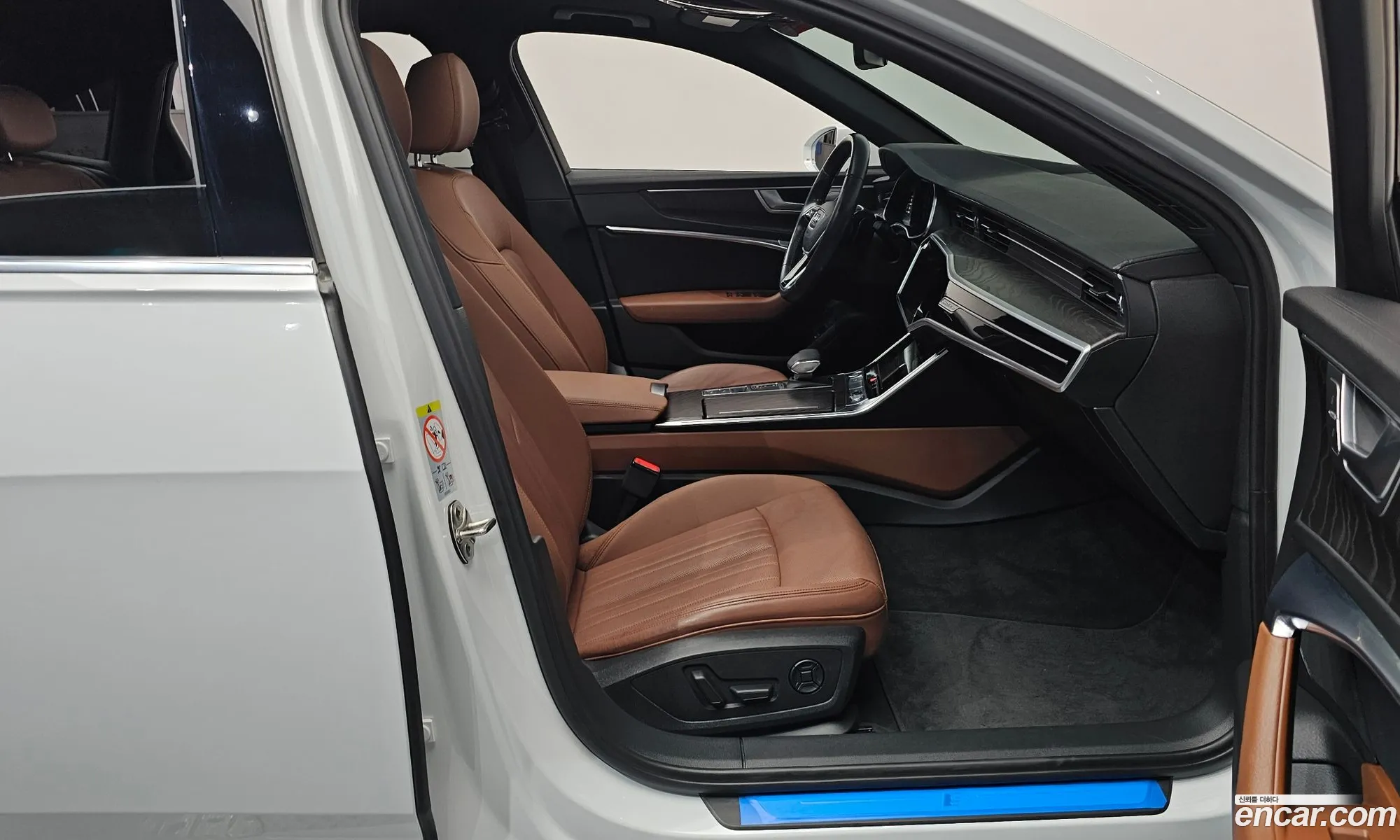 Audi A6 2020 WAUZZZF27LN072053 — 27