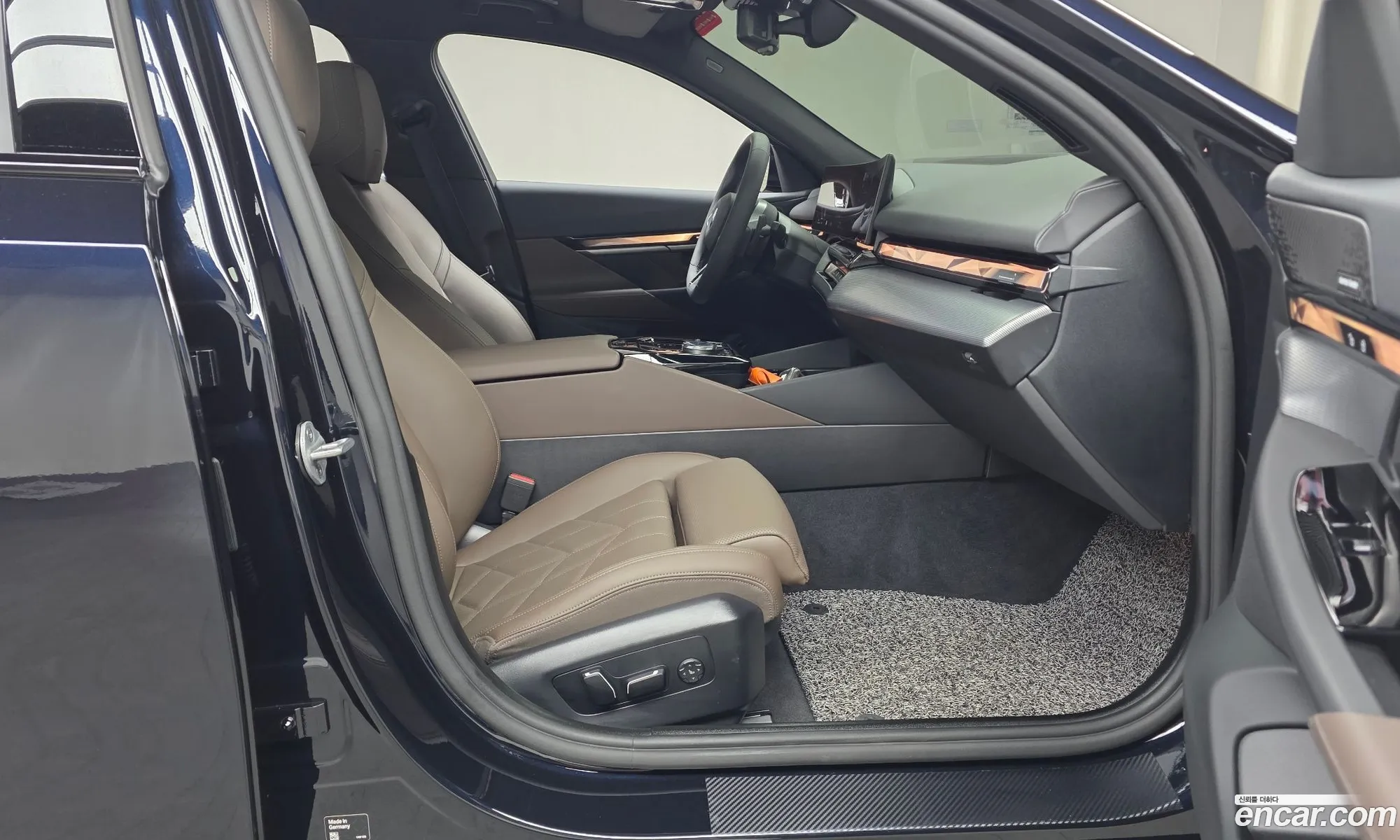 BMW 5 Series 2025 — 33