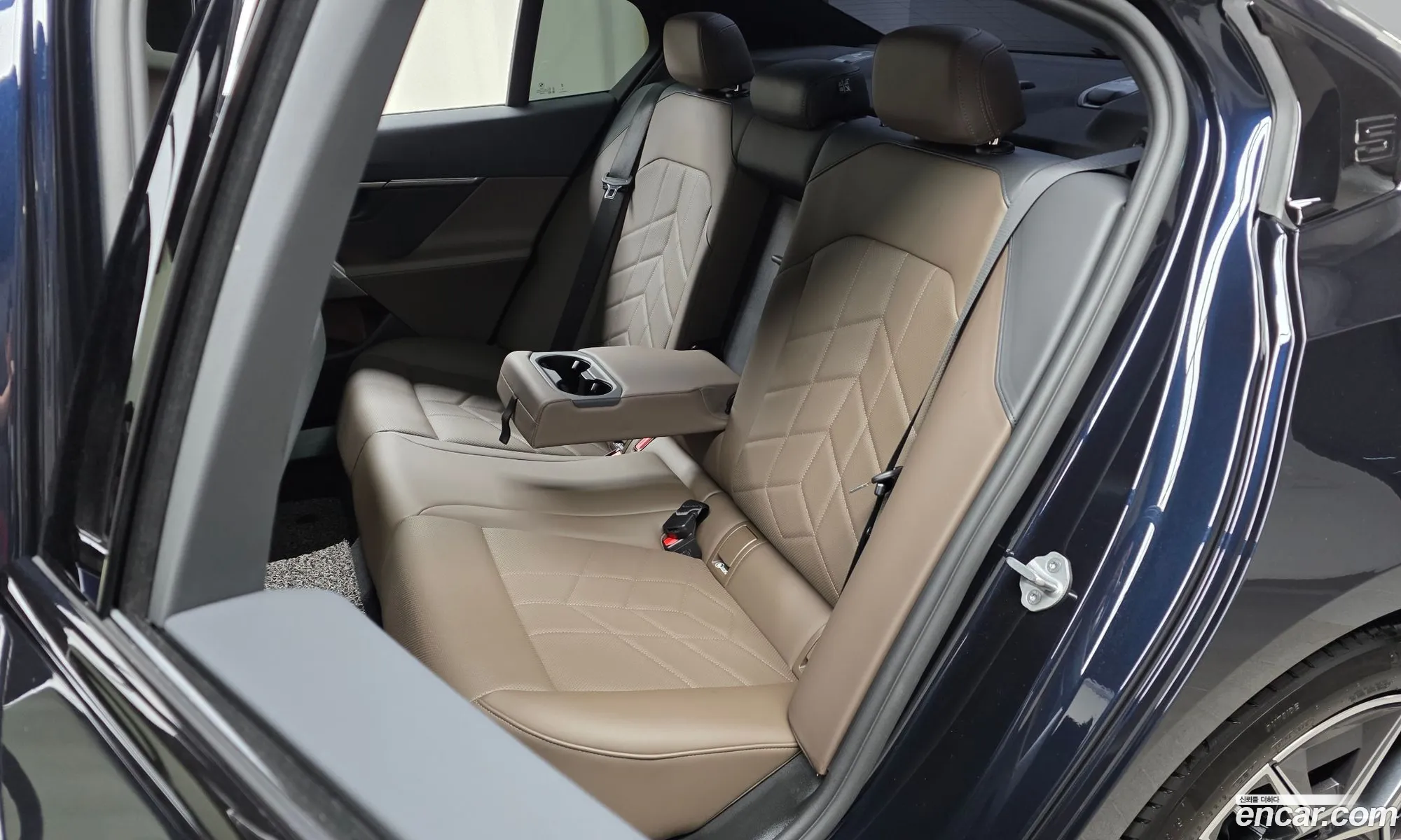 BMW 5 Series 2025 — 23