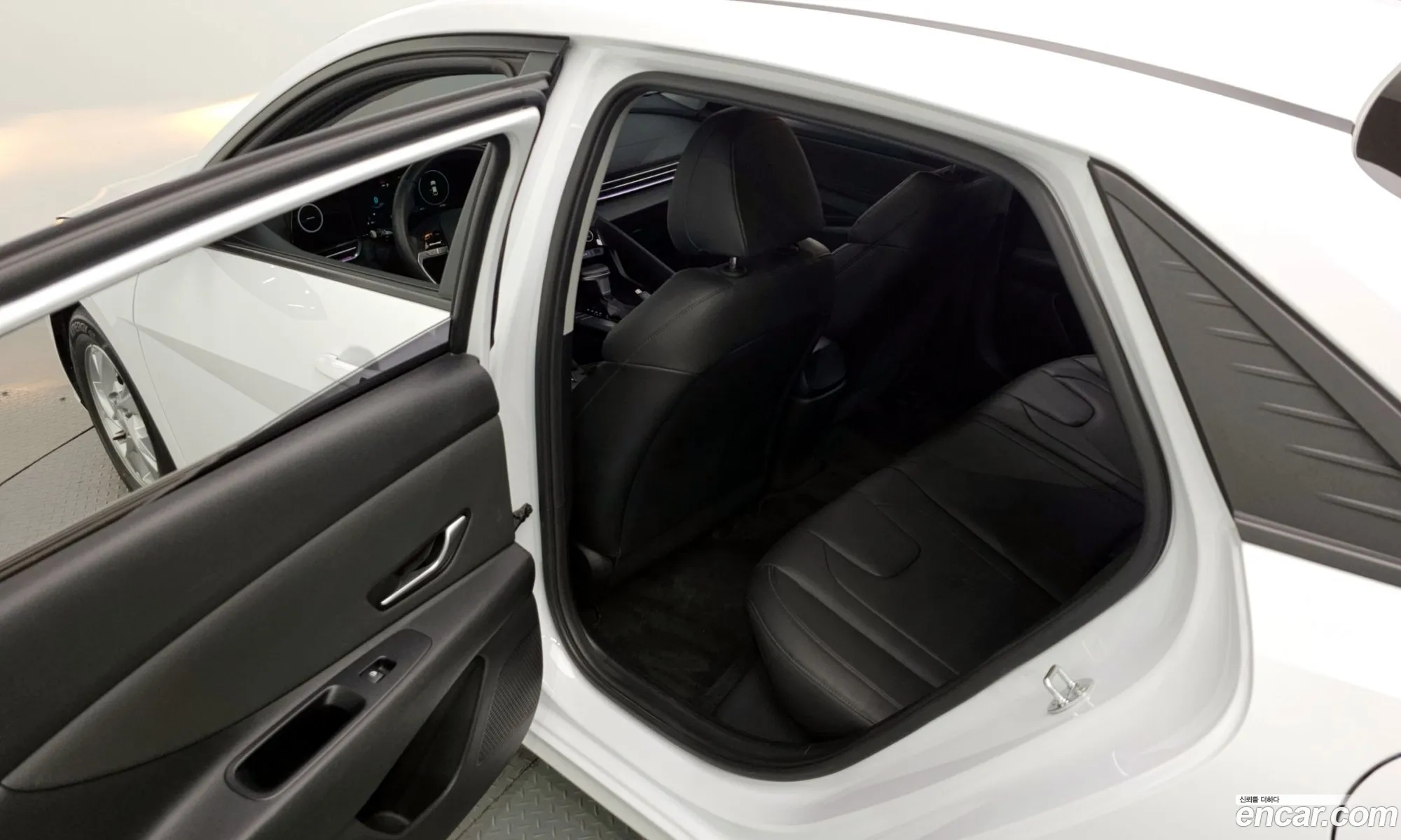 Hyundai Elantra 2020 — 14