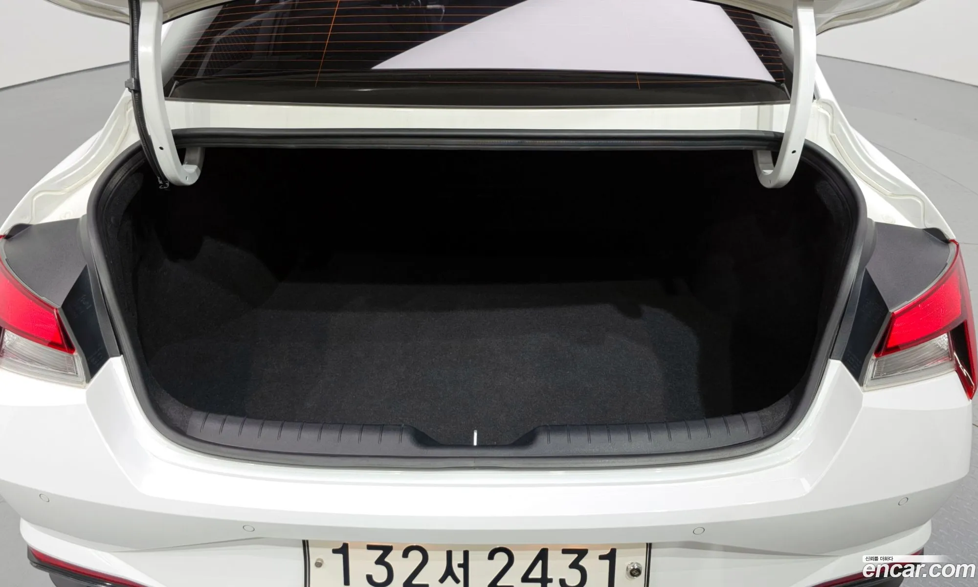 Hyundai Elantra 2020 — 18