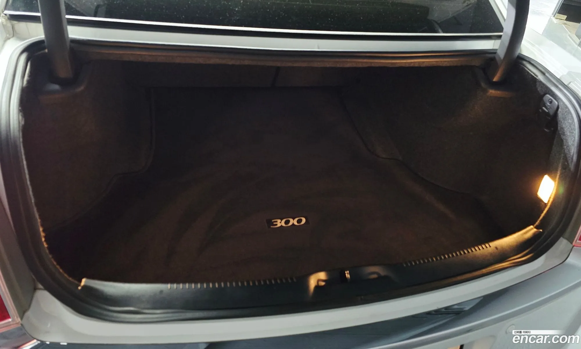 Chrysler 300C 2011 2C3CA6CG4BH538774 — 15