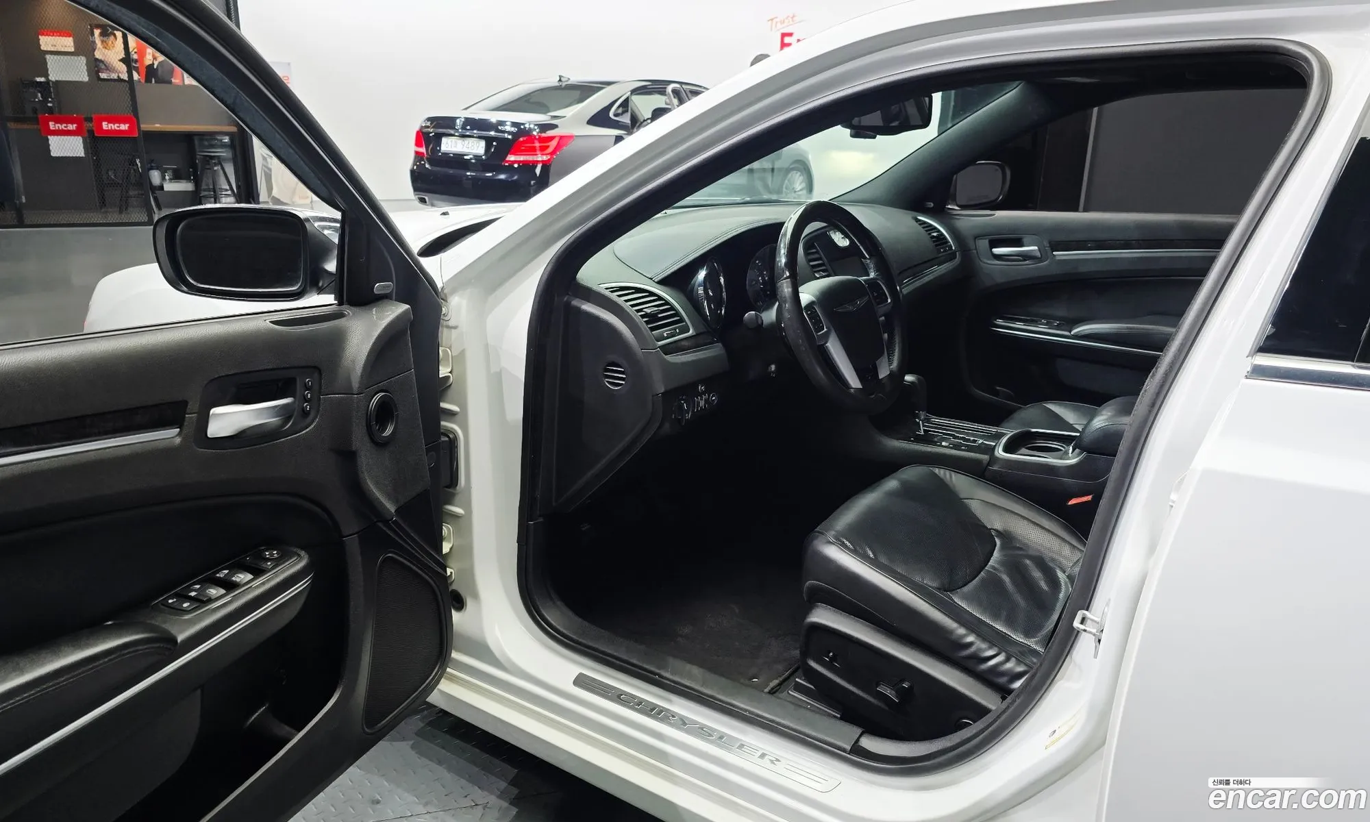 Chrysler 300C 2011 2C3CA6CG4BH538774 — 7