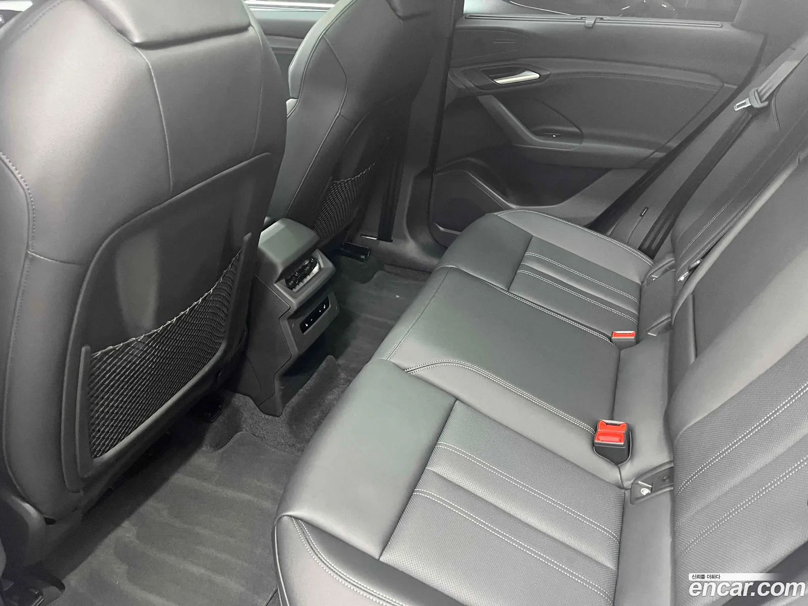 Audi Q6 e-tron 2025 — 11