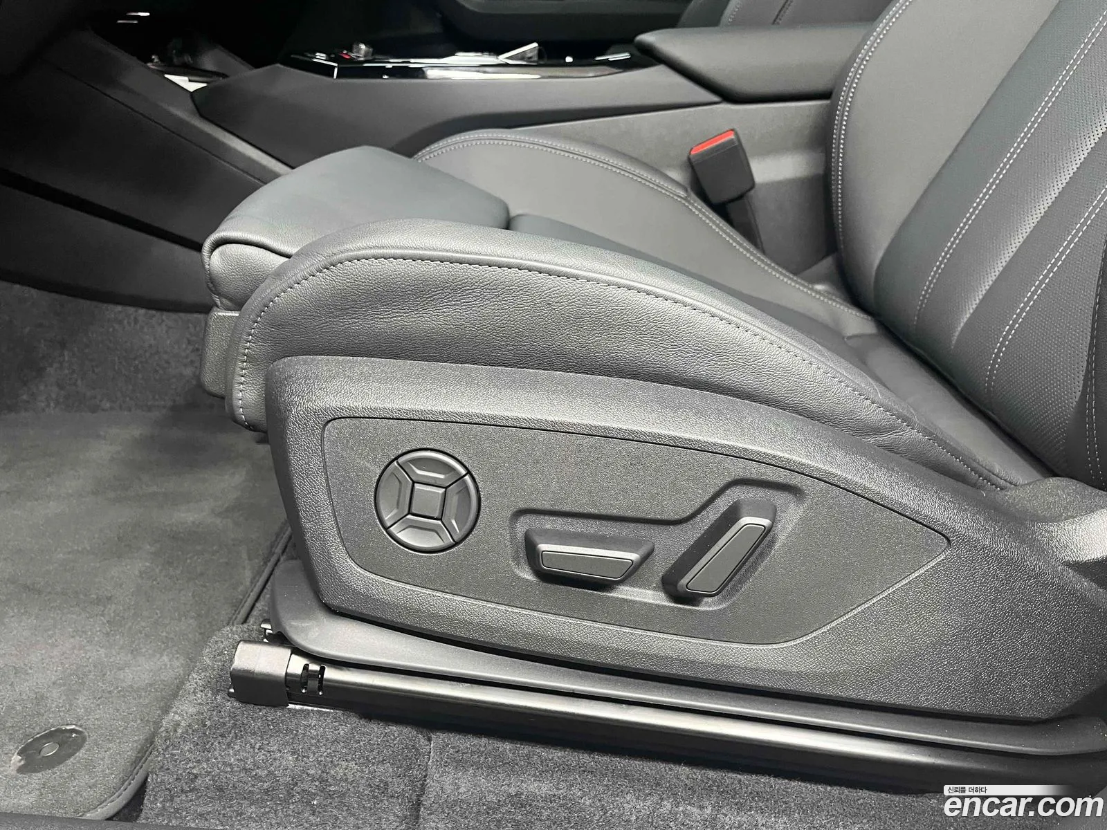 Audi Q6 e-tron 2025 — 3