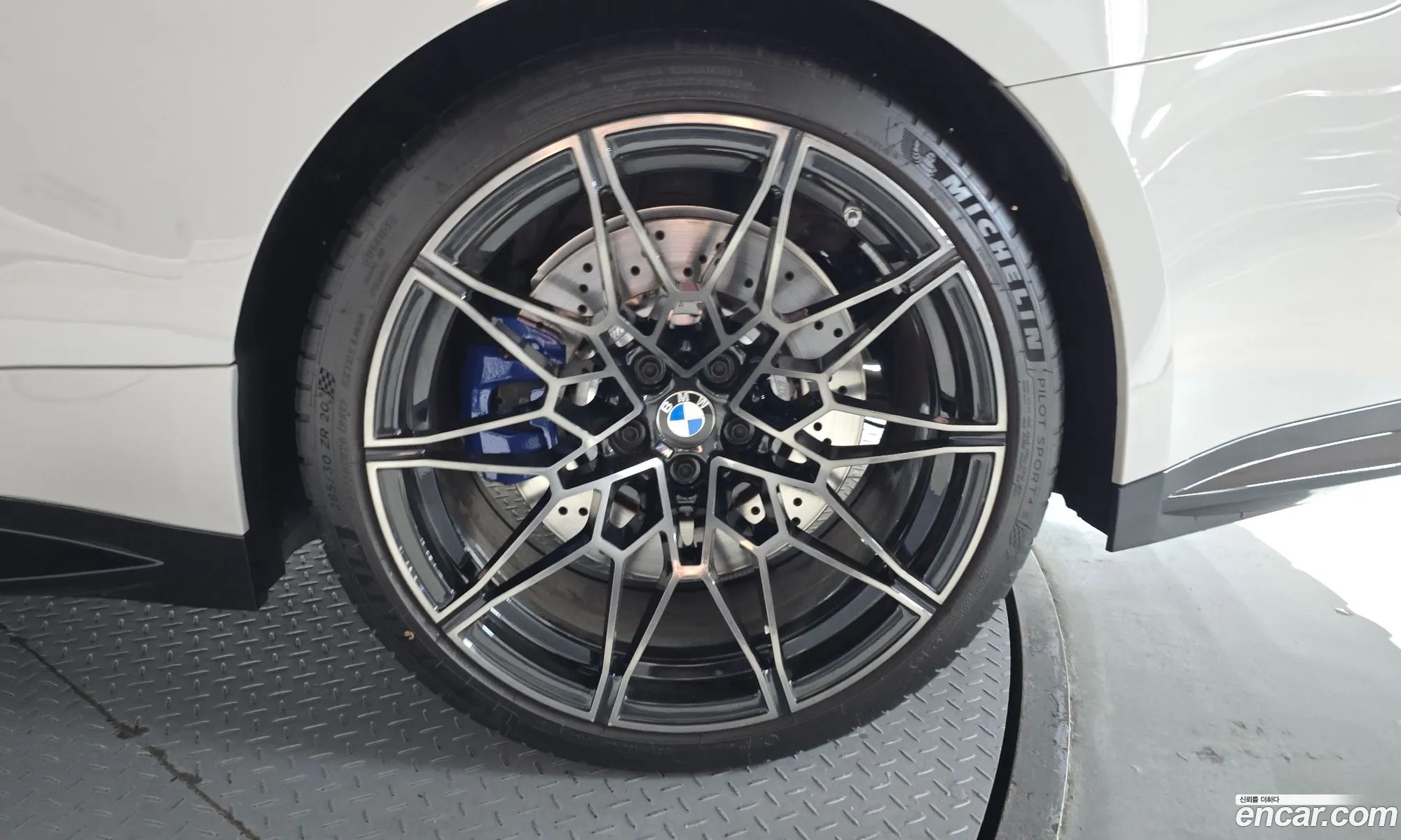 BMW M4 2024 — 18