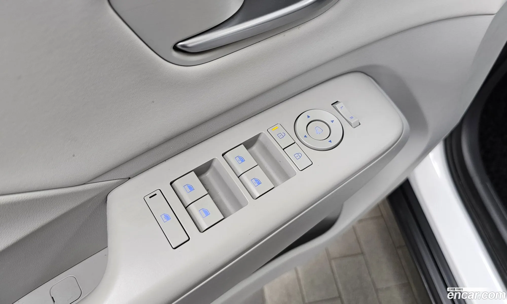 Hyundai Kona Hybrid 2023 — 21