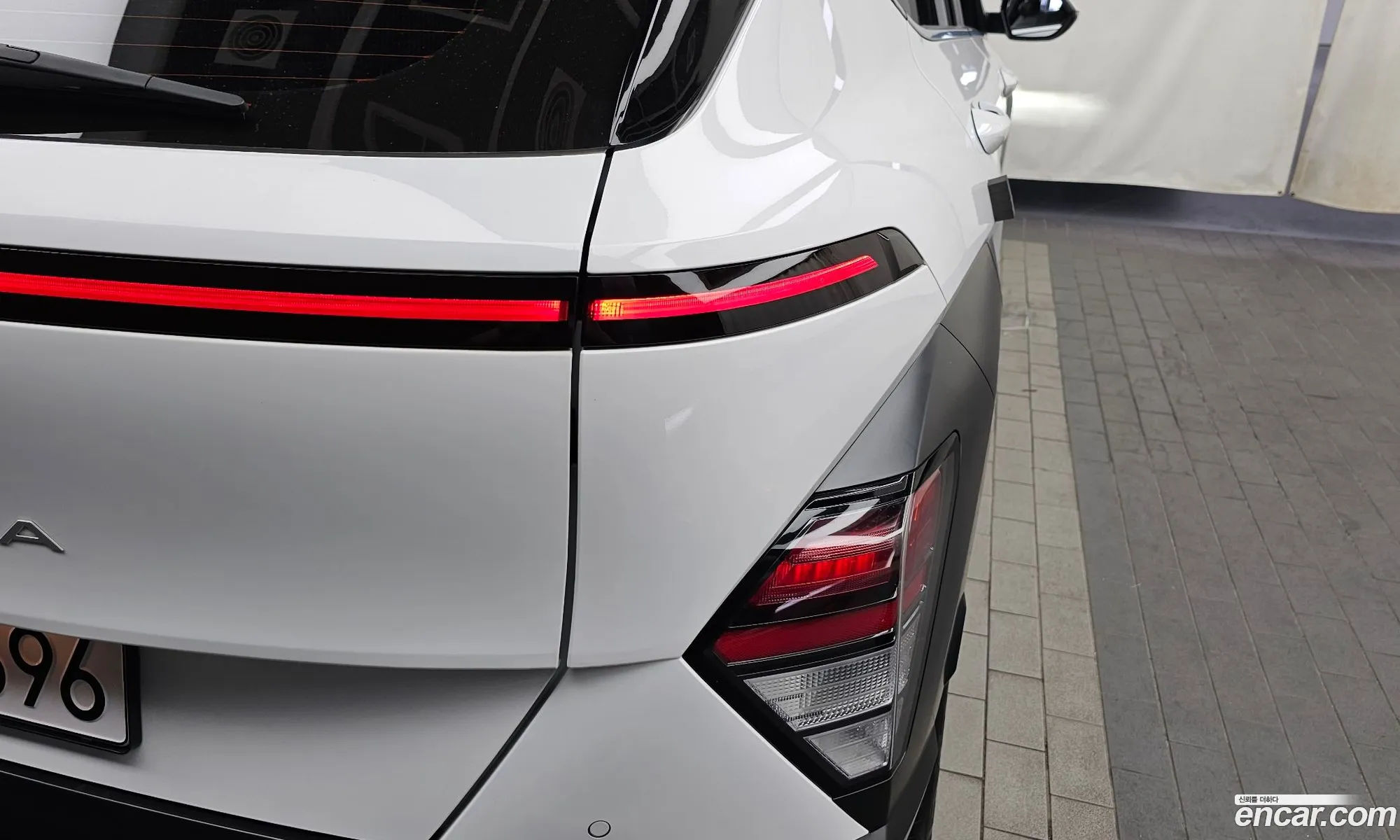 Hyundai Kona Hybrid 2023 — 32