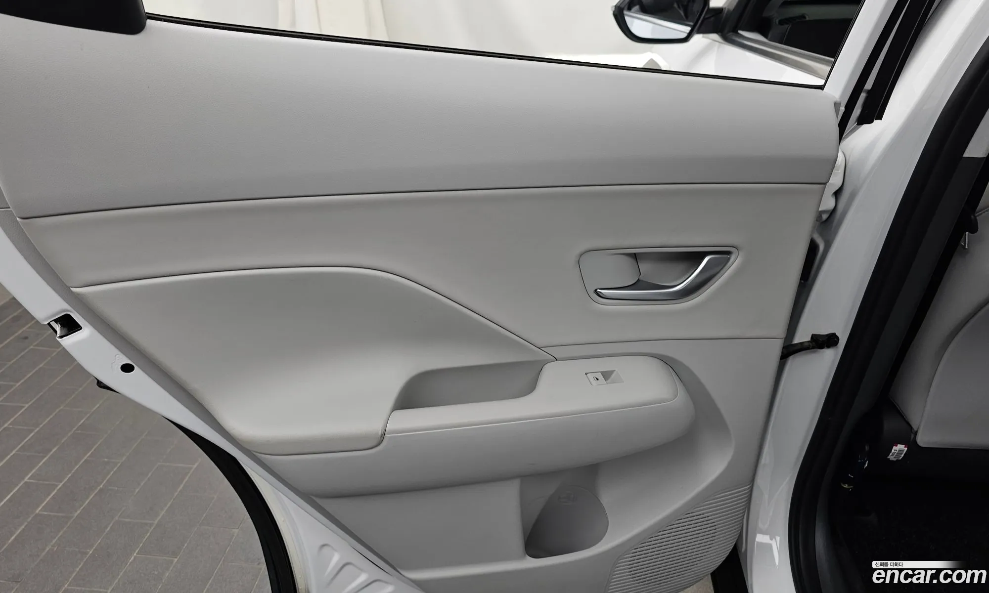 Hyundai Kona Hybrid 2023 — 13