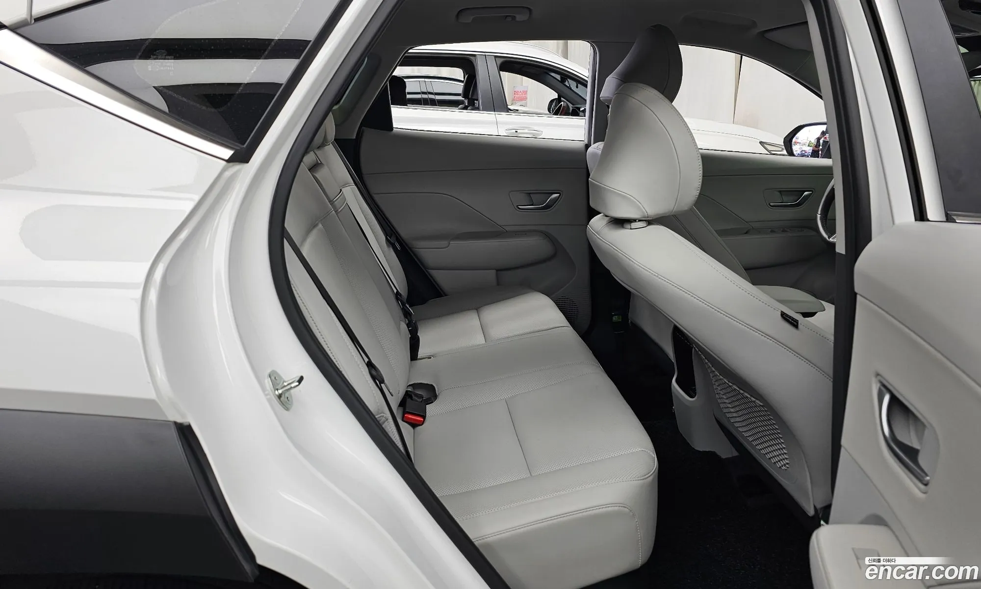 Hyundai Kona Hybrid 2023 — 28