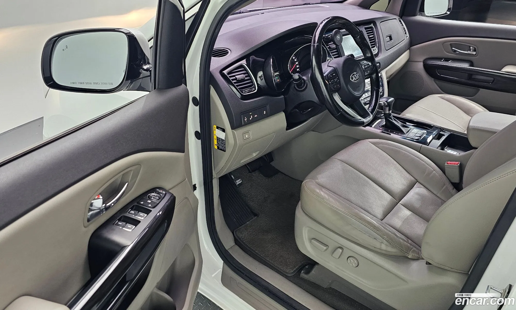Kia Carnival 2017 KNAMB81ABJS345793 — 19