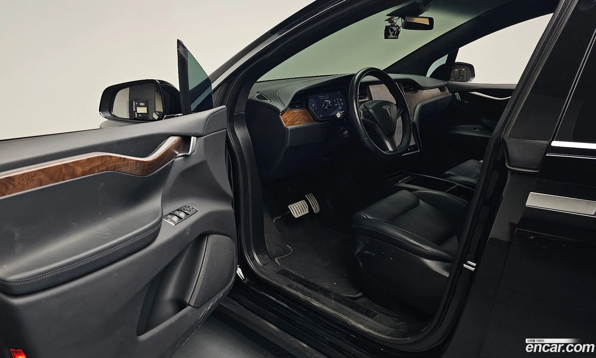 Tesla Model X 2020 — 27