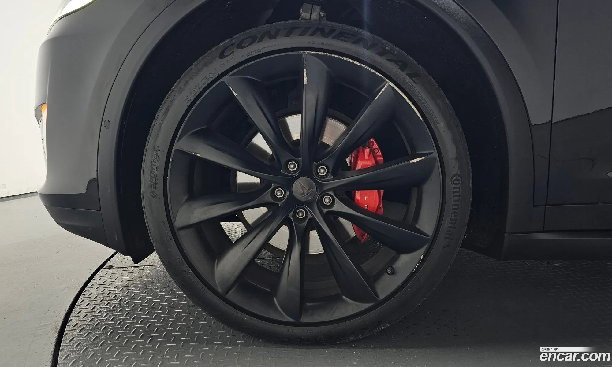Tesla Model X 2020 — 14