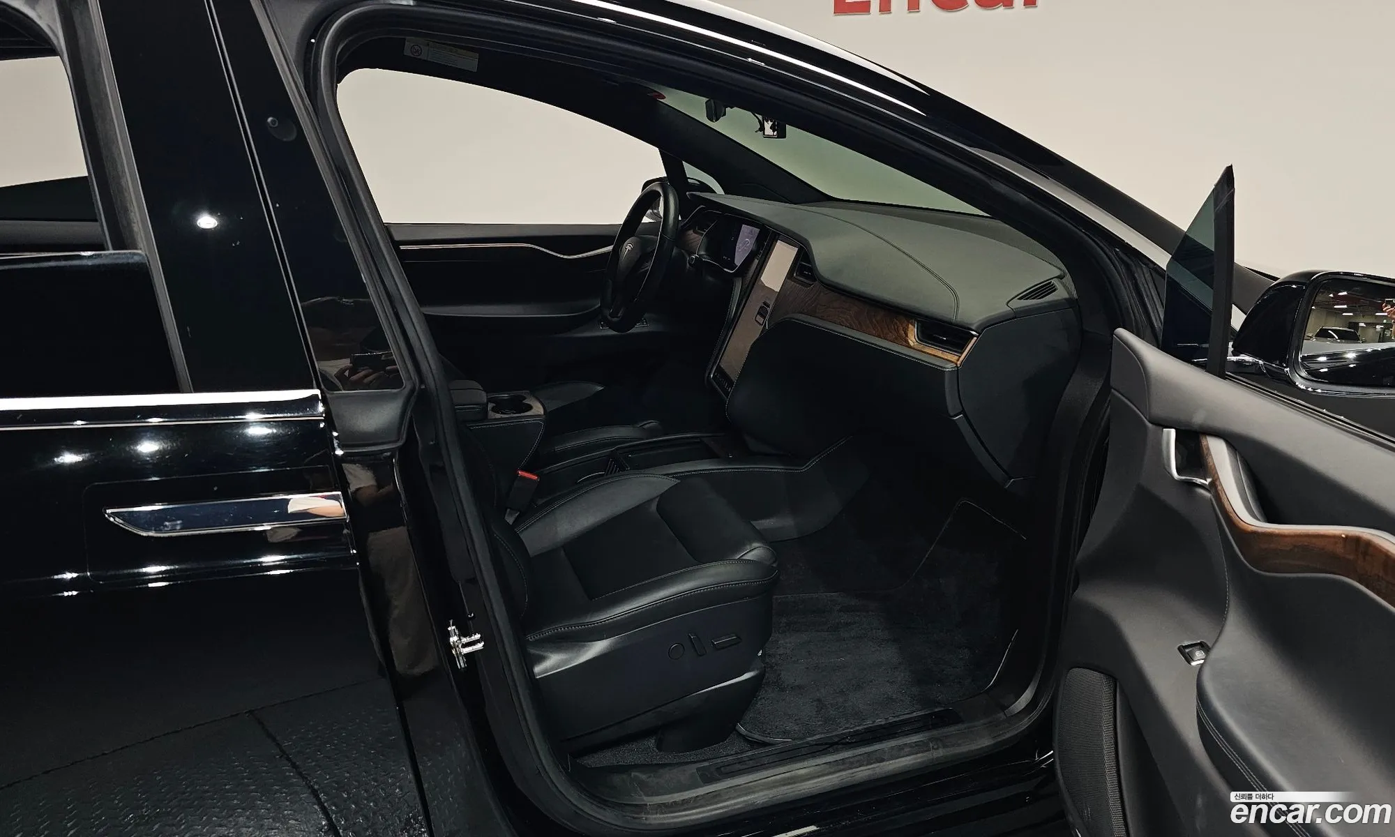 Tesla Model X 2020 — 25