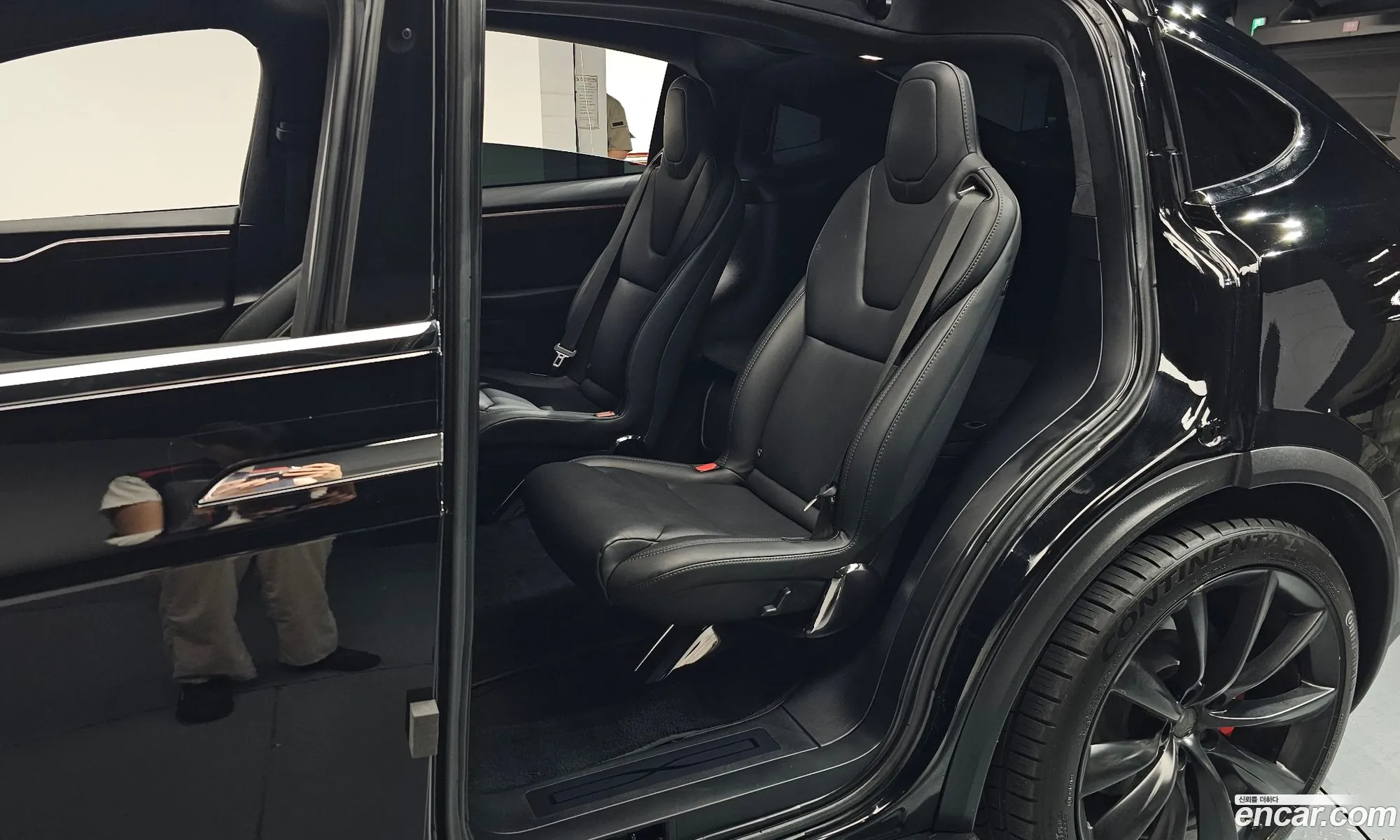 Tesla Model X 2020 — 18