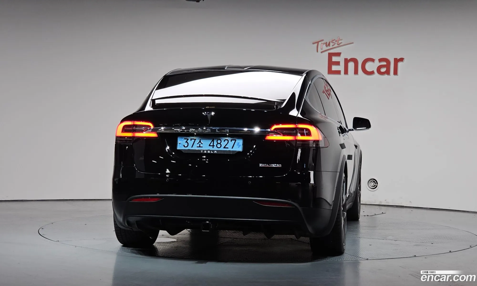 Tesla Model X 2020 — 31