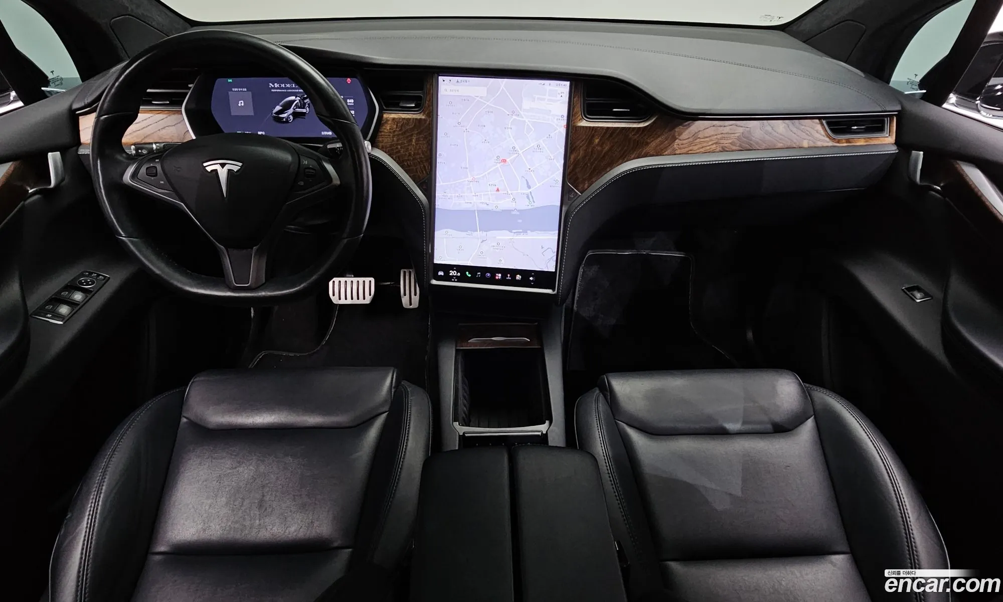 Tesla Model X 2020 — 17