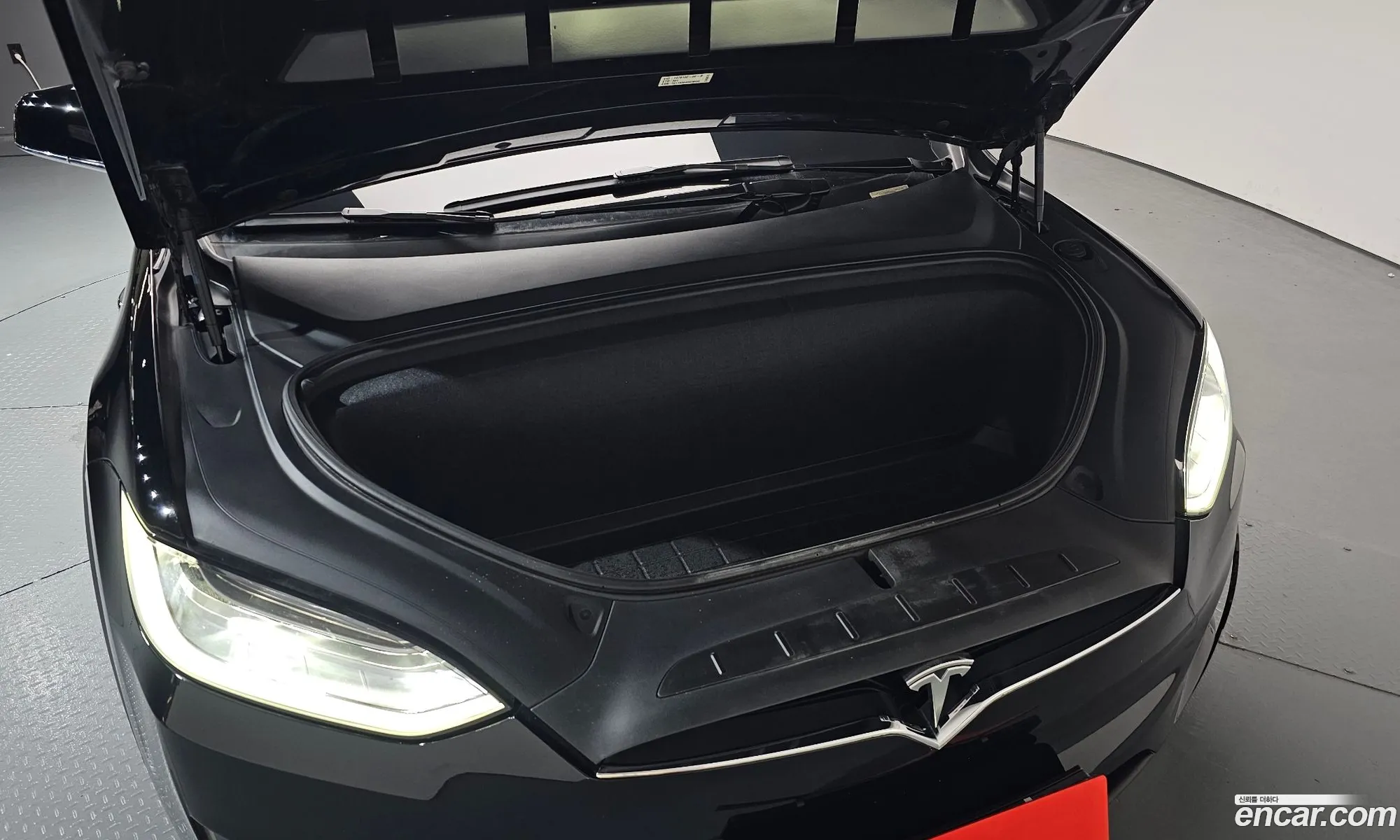 Tesla Model X 2020 — 12