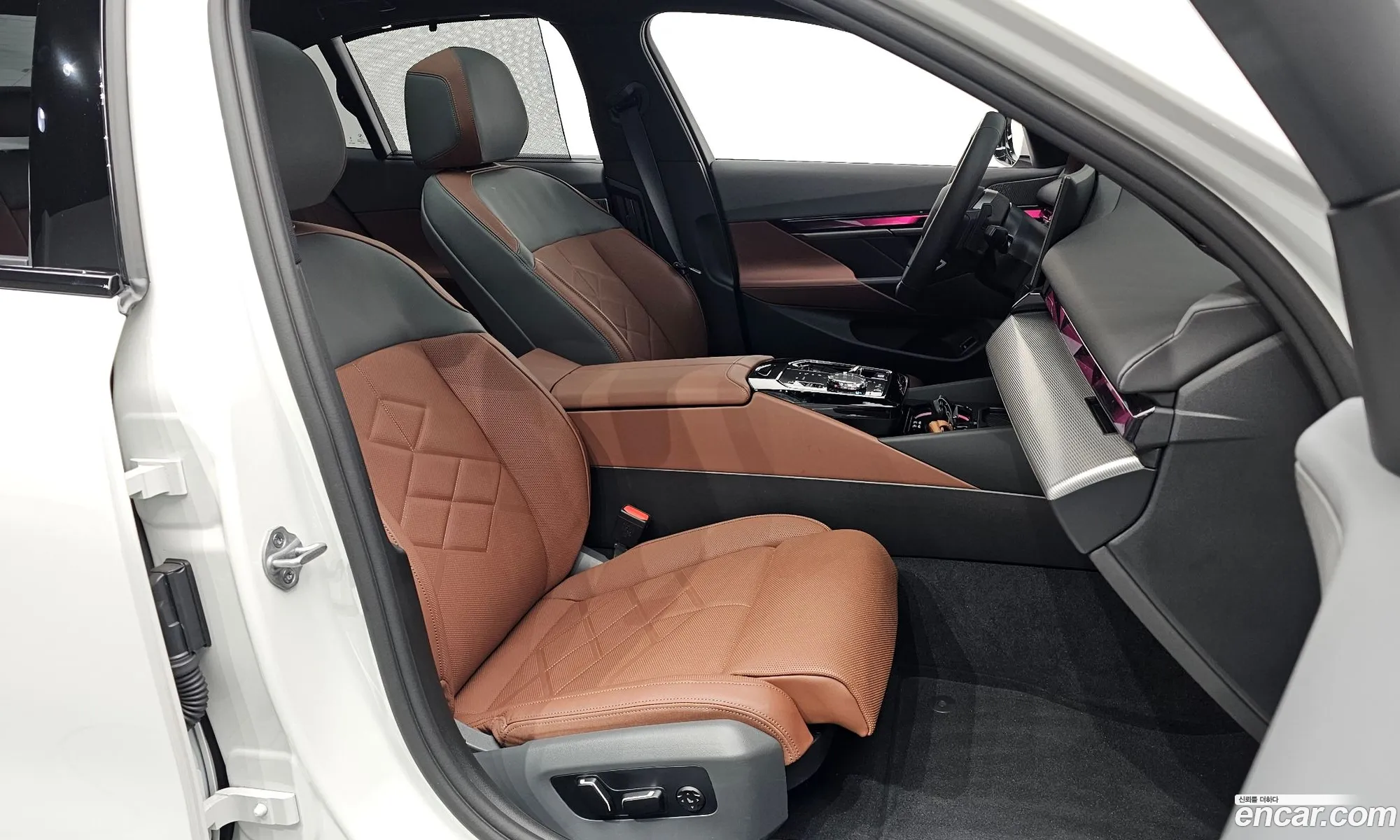 BMW 5 Series 2025 — 28