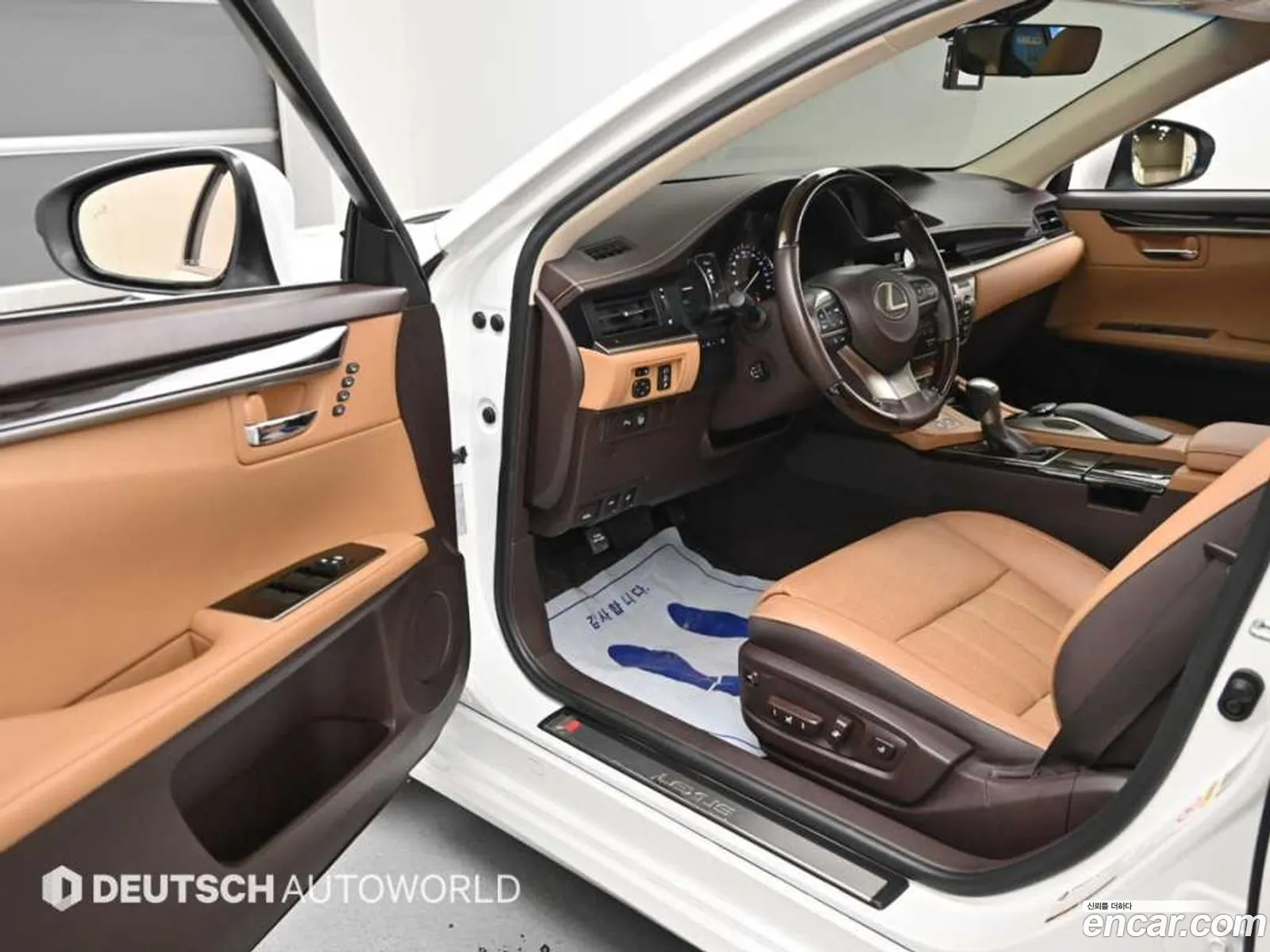 Lexus ES300h 2018 — 3