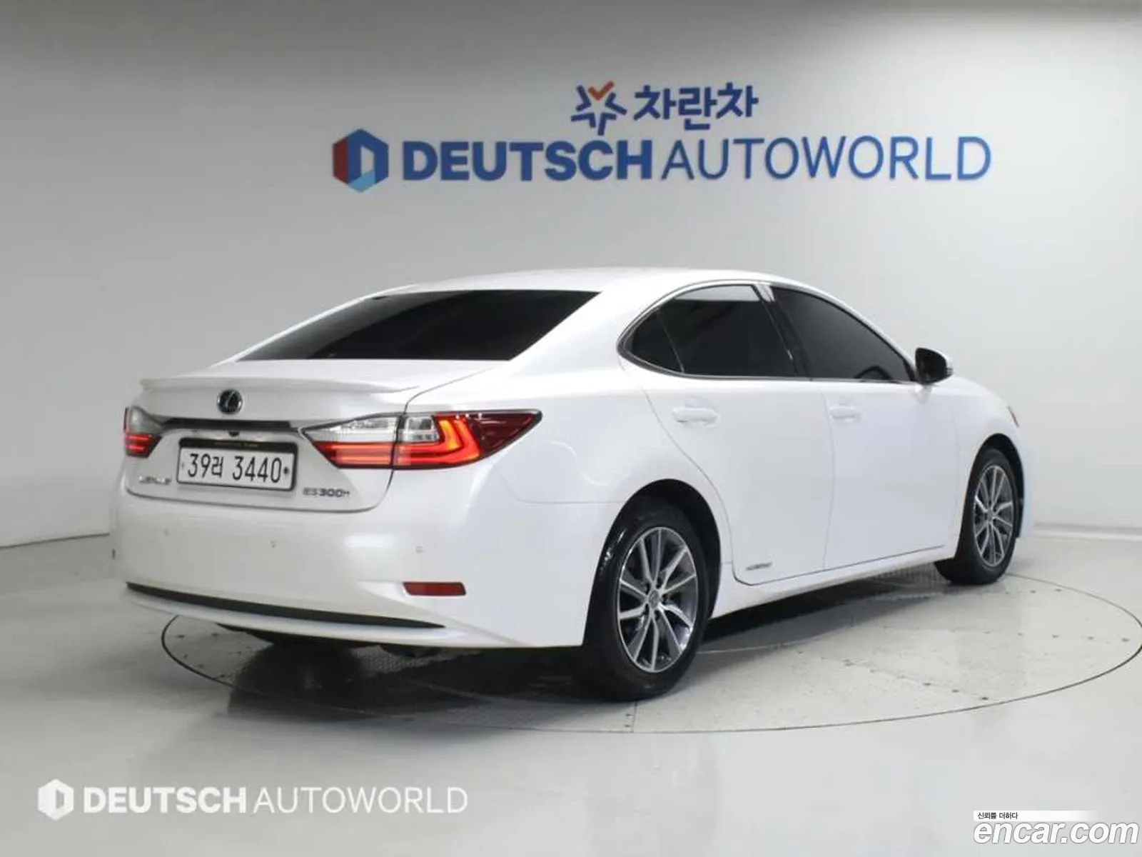 Lexus ES300h 2018 — 15