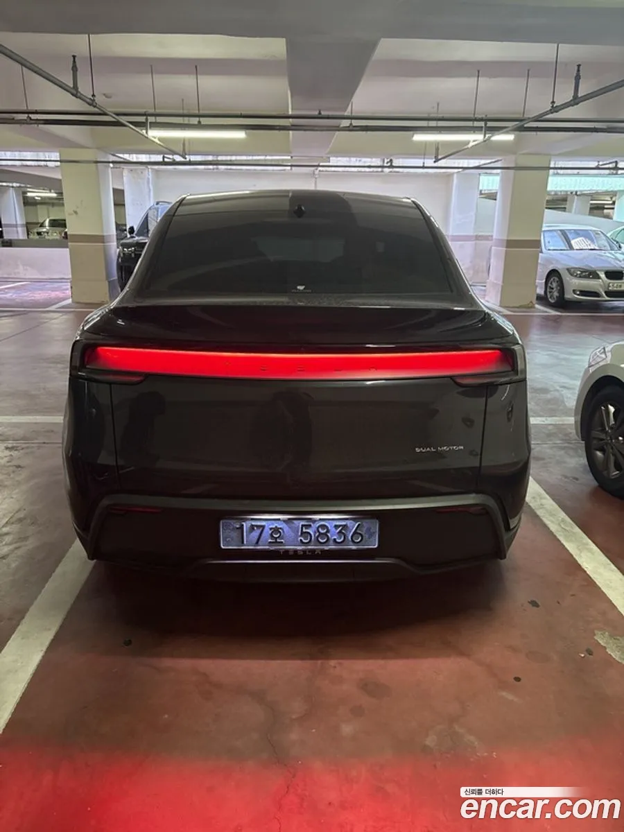 Tesla Model Y 2025 — 3