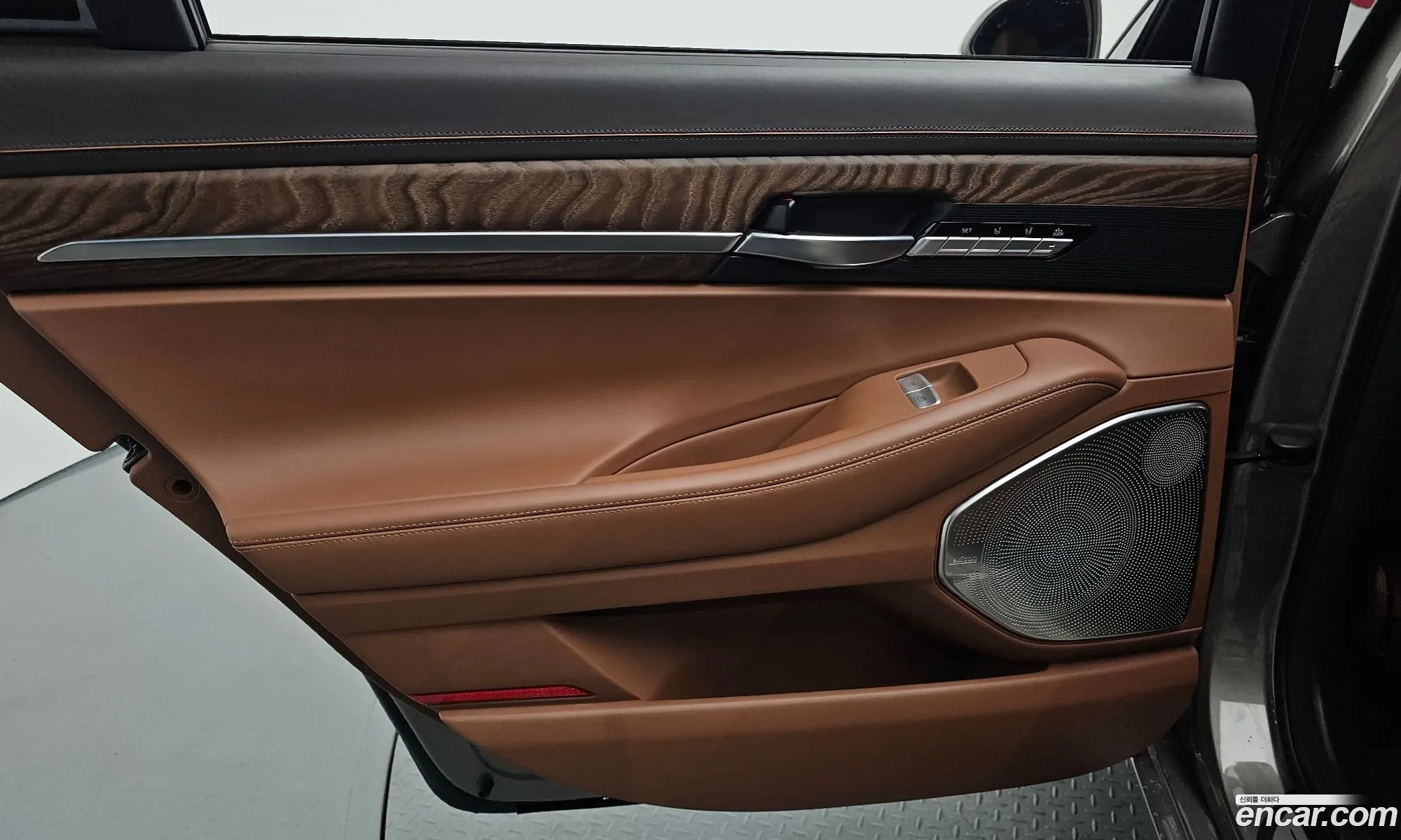 Genesis G90 2020 — 24