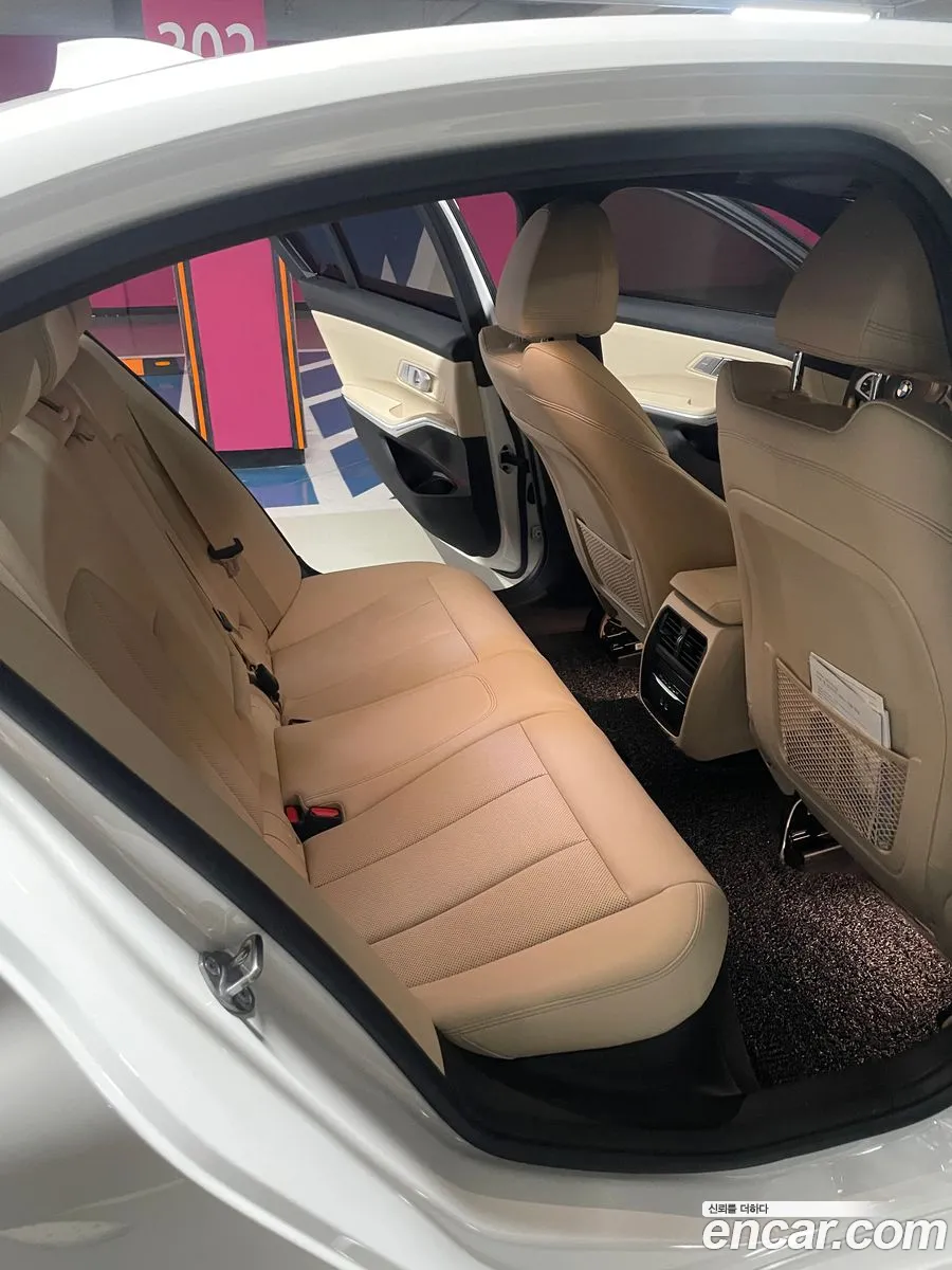 BMW 3 Series 2022 — 3