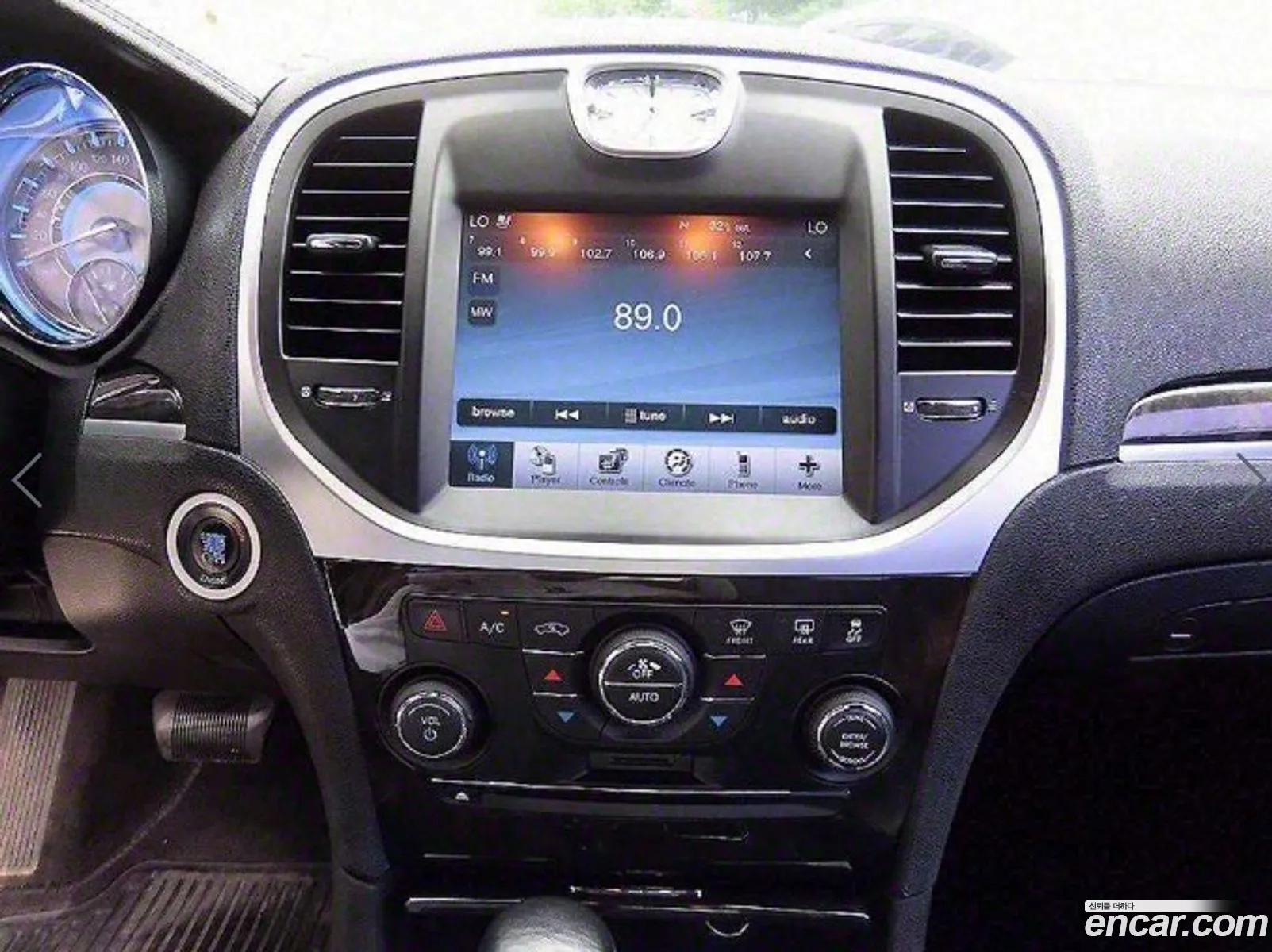 Chrysler 300C 2011 — 17