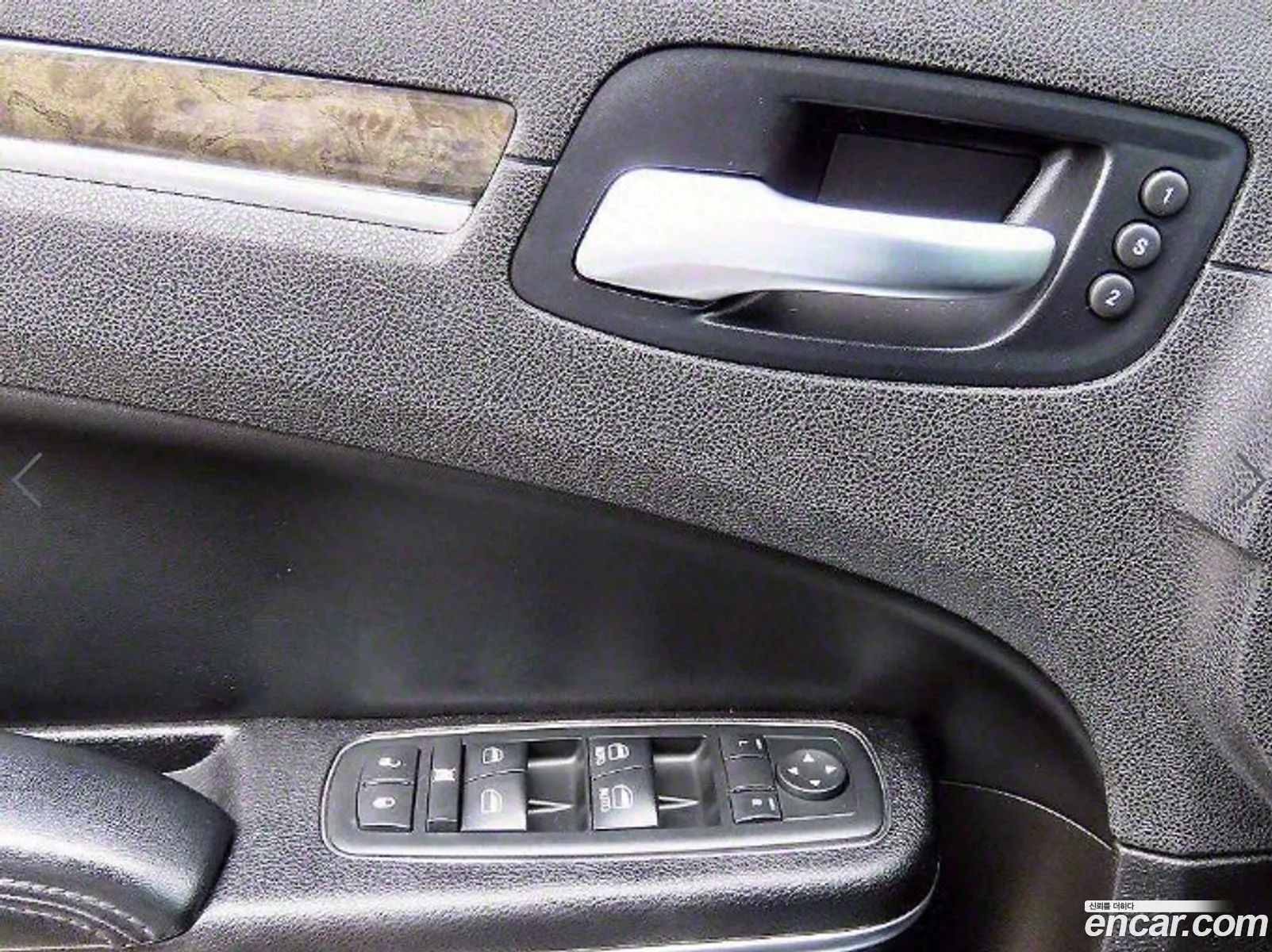 Chrysler 300C 2011 — 13
