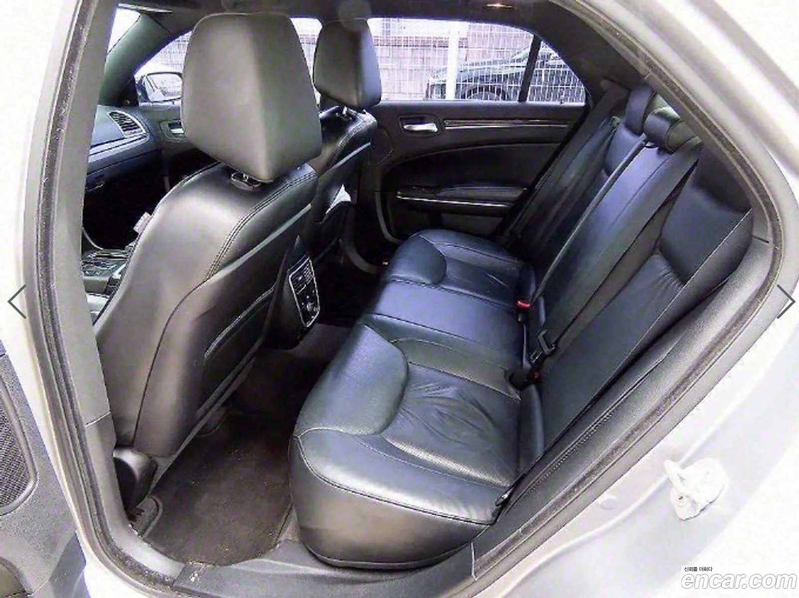 Chrysler 300C 2011 — 15
